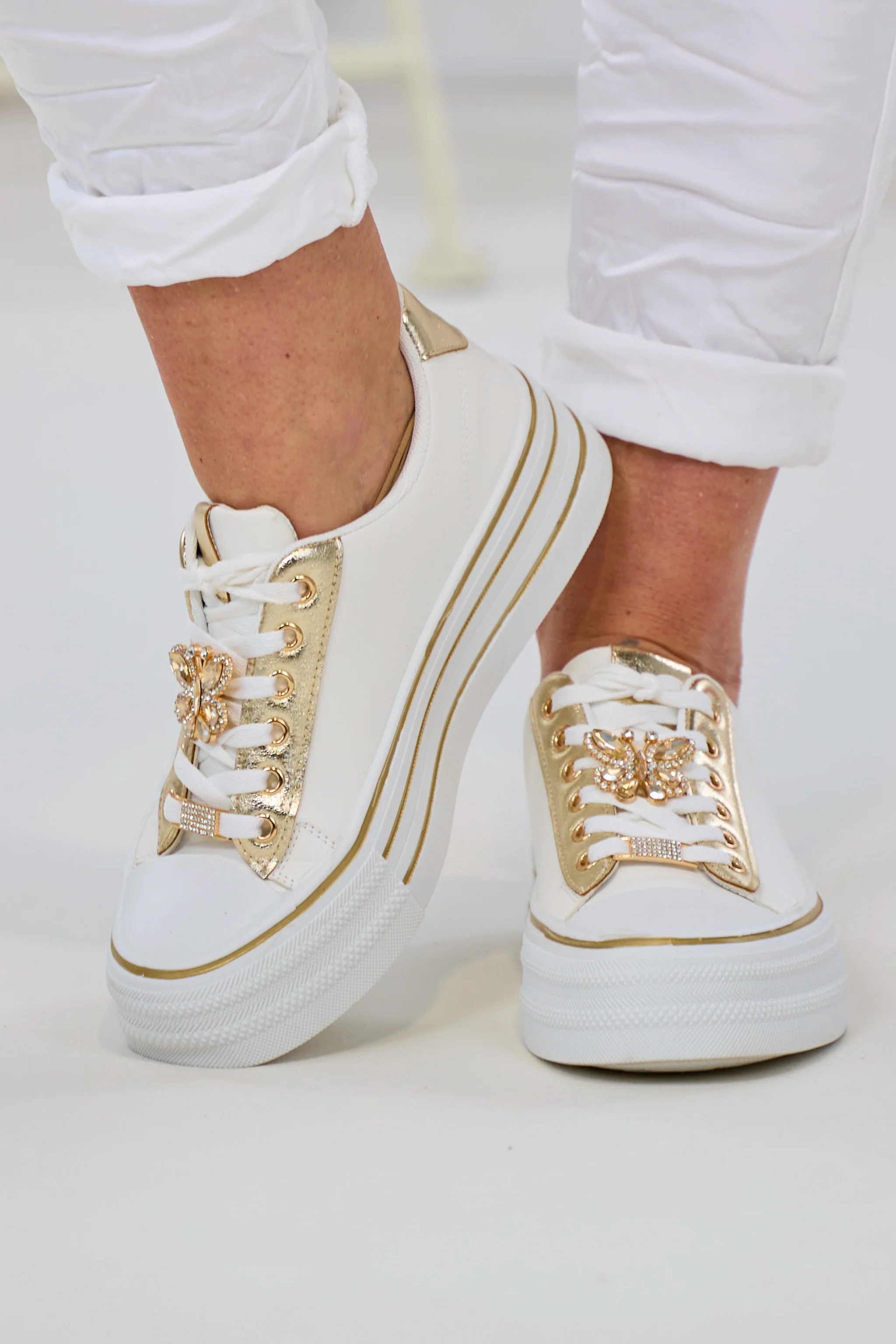 Sneaker mit Schmuckelementen, weiß-gold