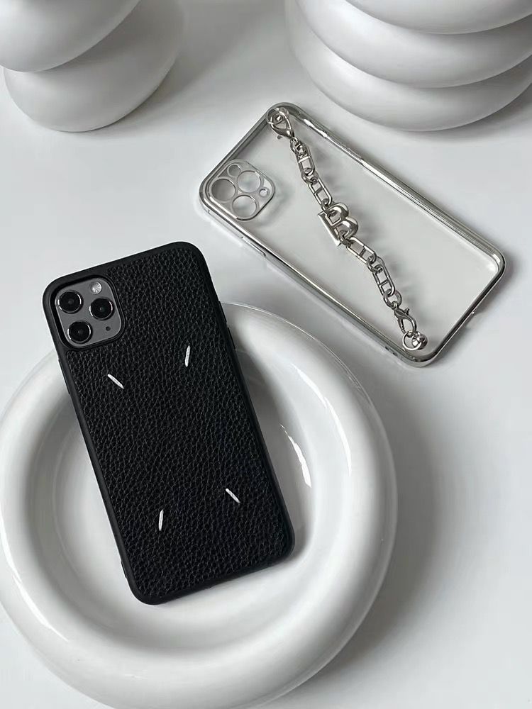 マルジェラ iPhone16/15pro ケース 黒 おしゃれ iphone14/13pro max ケース お 揃い シンプル アイフォン12/12pro カバー 四つタグ Maison Margiela iphone11/11pro ケース 有名人