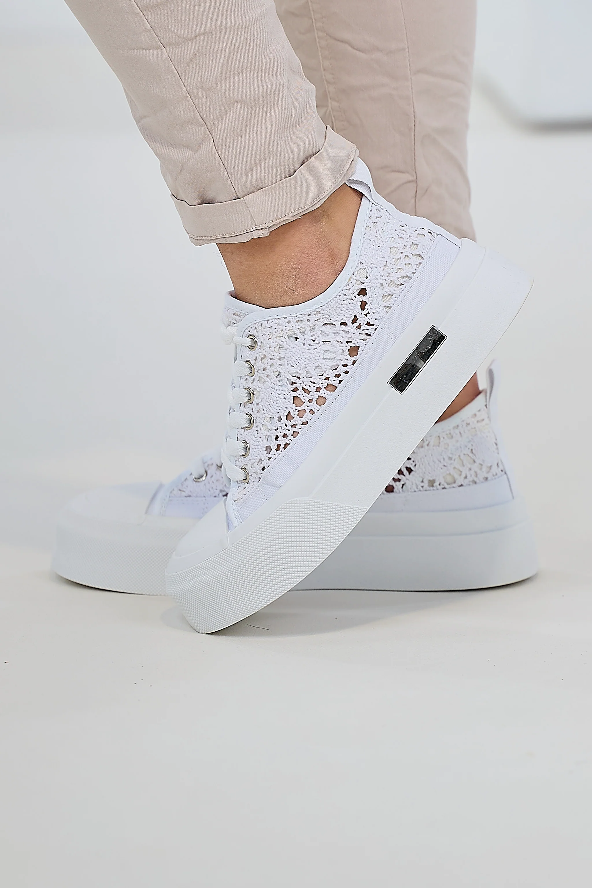 Sneaker in Häkel-Optik, weiß