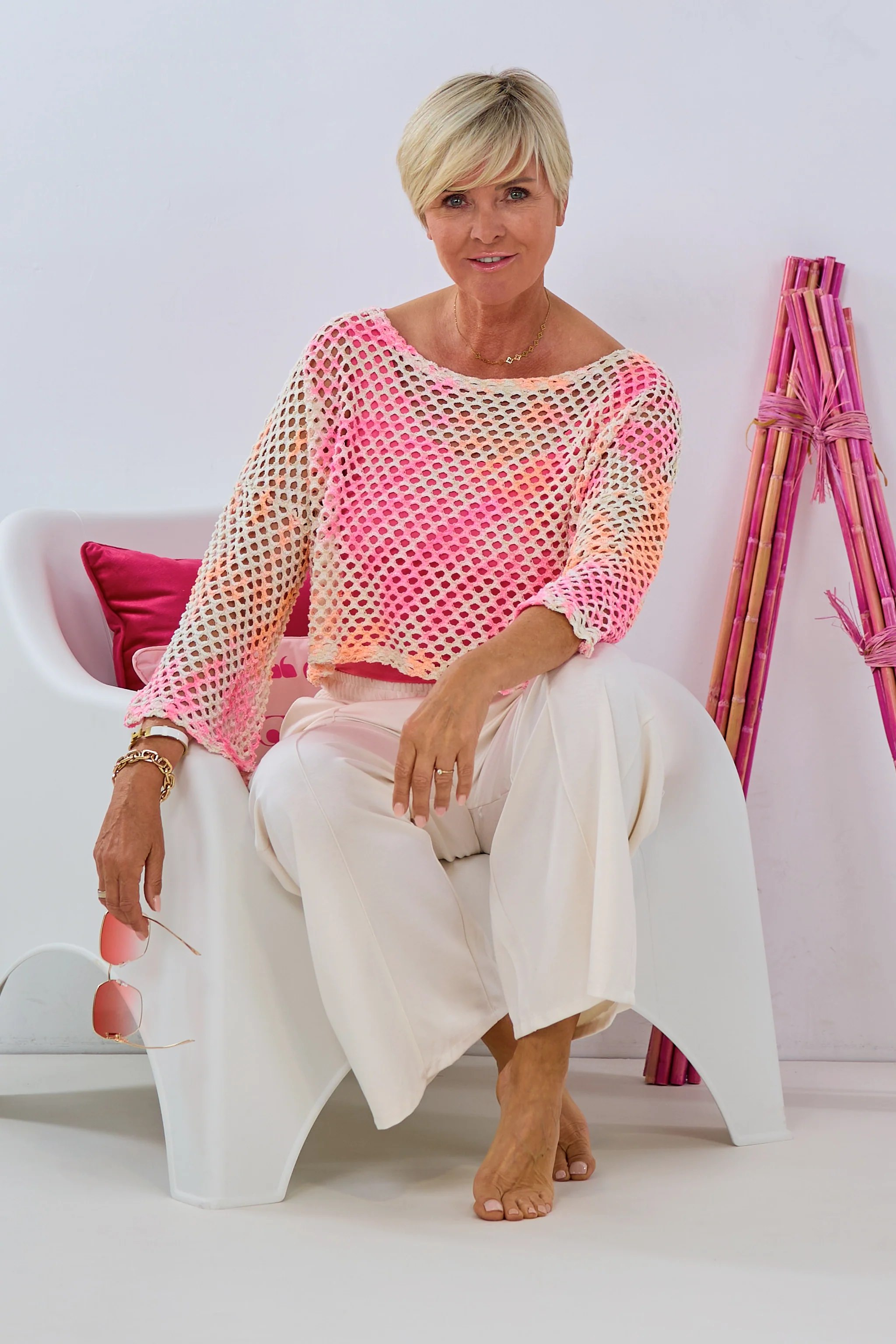 kurzer Lochstrick Pulli mit Trompetenärmeln, creme-rosa