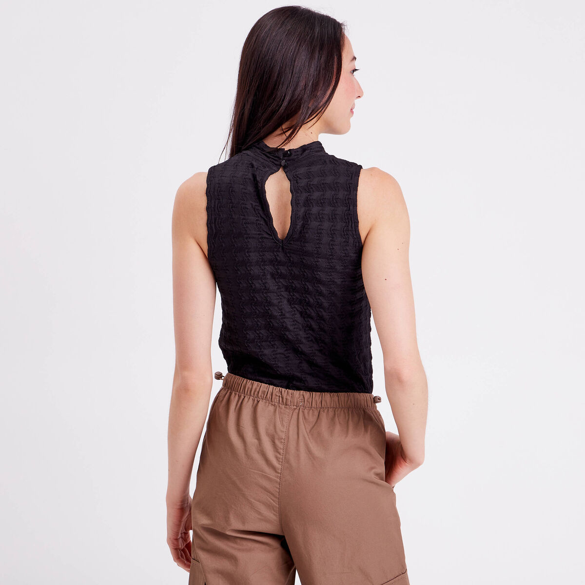 Débardeur gaufré col montant noir femme