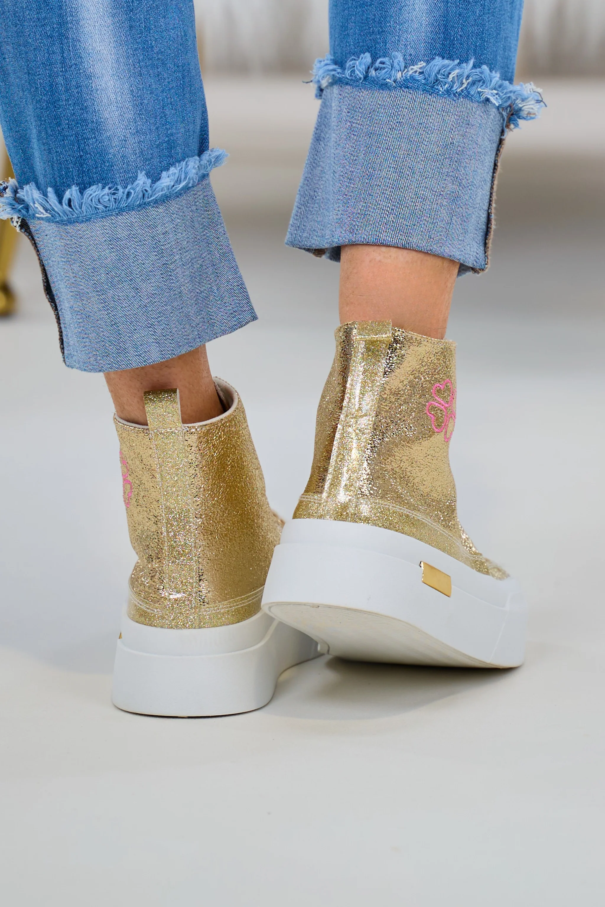 High Sneaker mit Plateausohle, gold