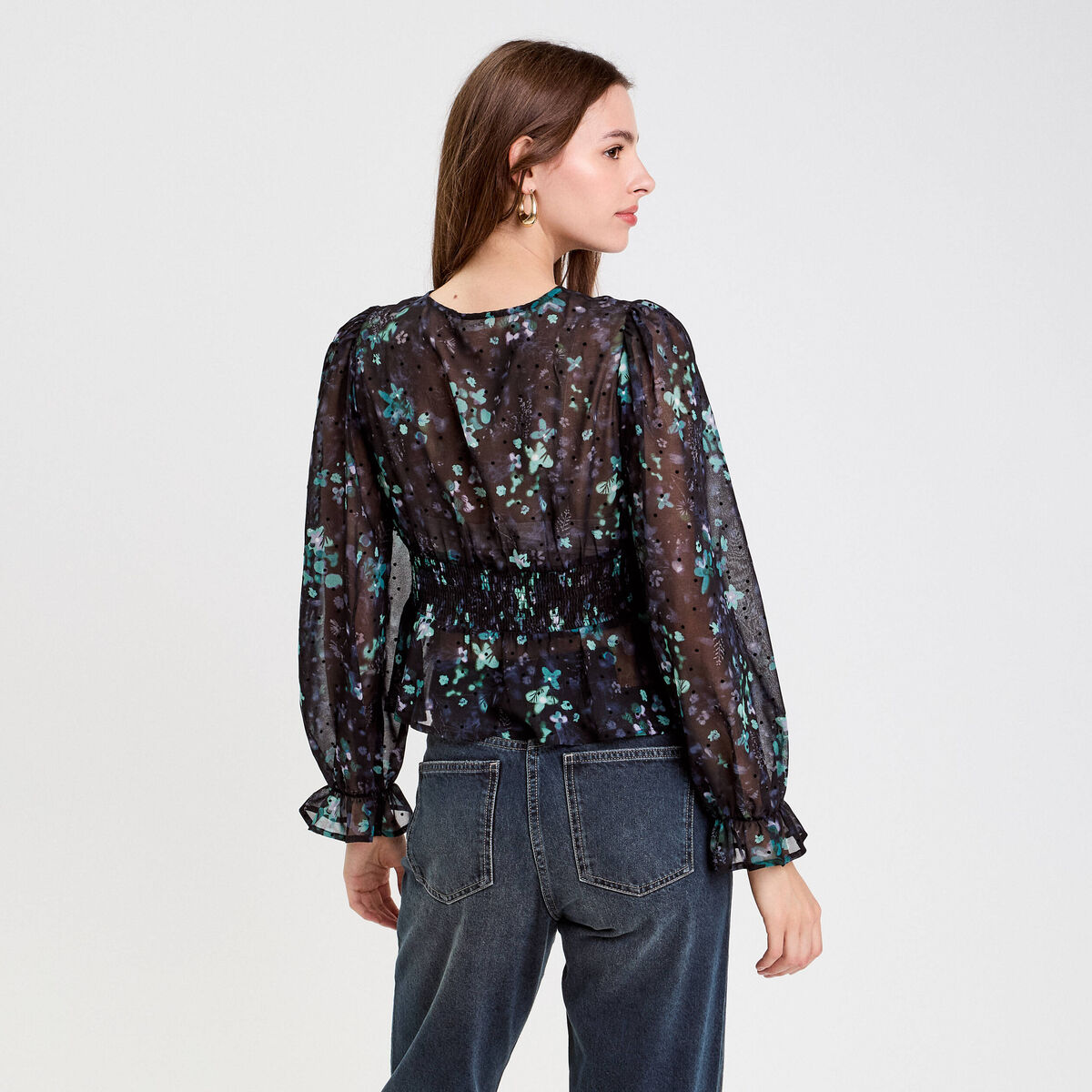 Blouse cintrée courte en voile col V noir femme