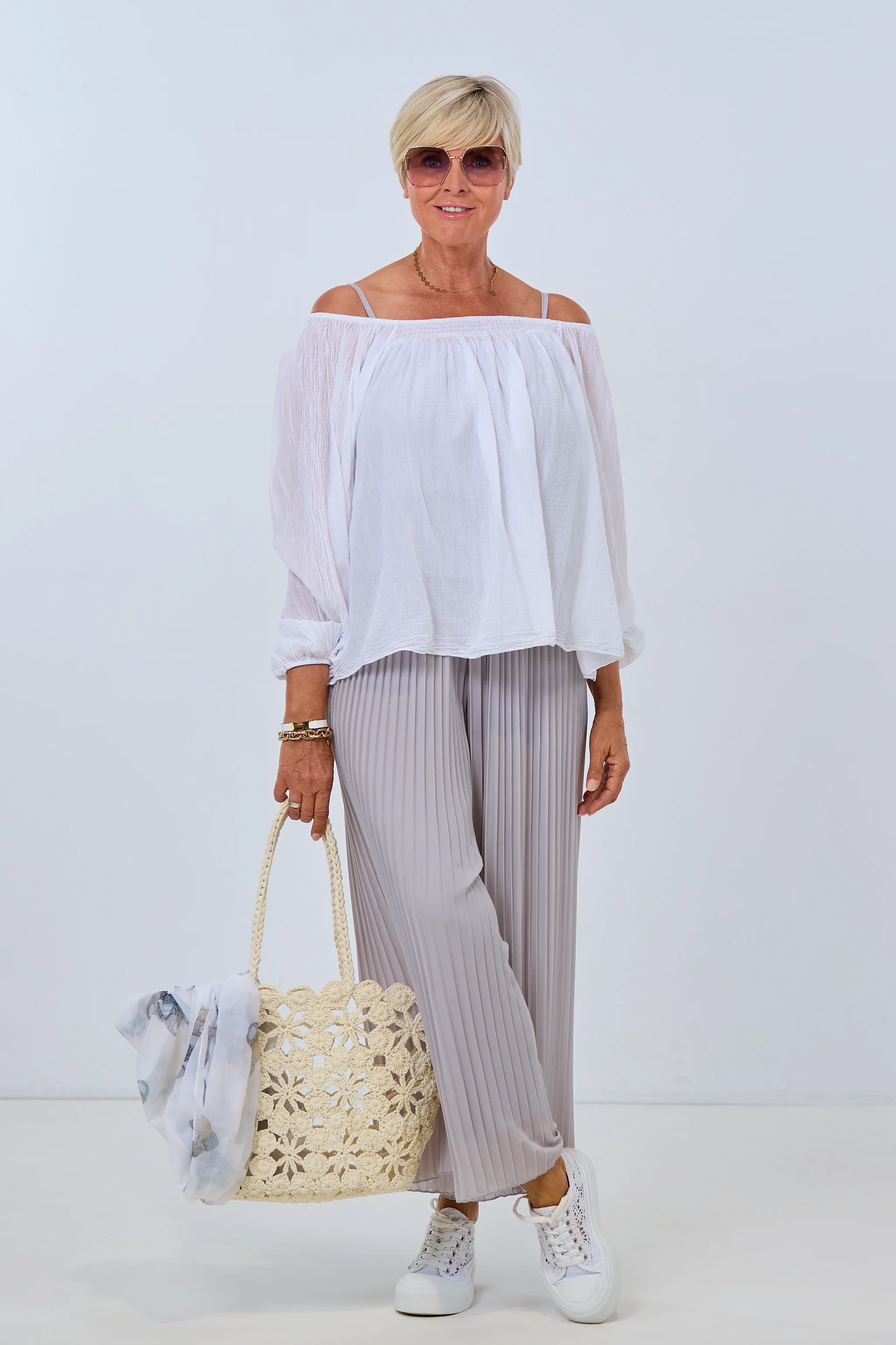 luftige Bluse mit Carmenausschnitt, weiß