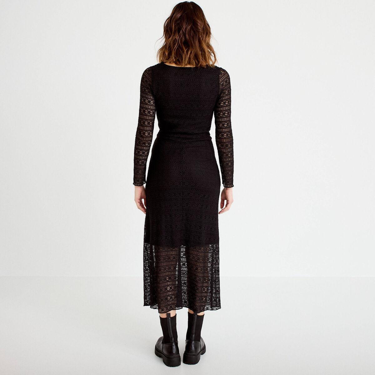 Robe longue droite col bénitier dentelle noir femme