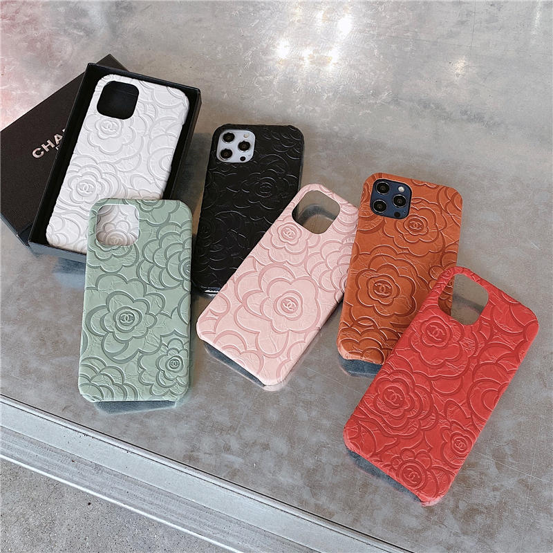 シャネル iphone17/16pro レザー ケース カメリア型押し iphone15pro/14pro max 保護ケース 女性向け chanel風 携帯ケース iphone13 可愛い アイフォン11 カバー 人気 ブランド