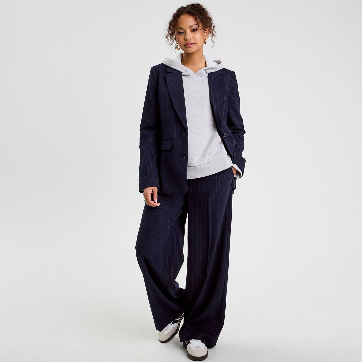 Sweat droit long à capuche gris clair femme