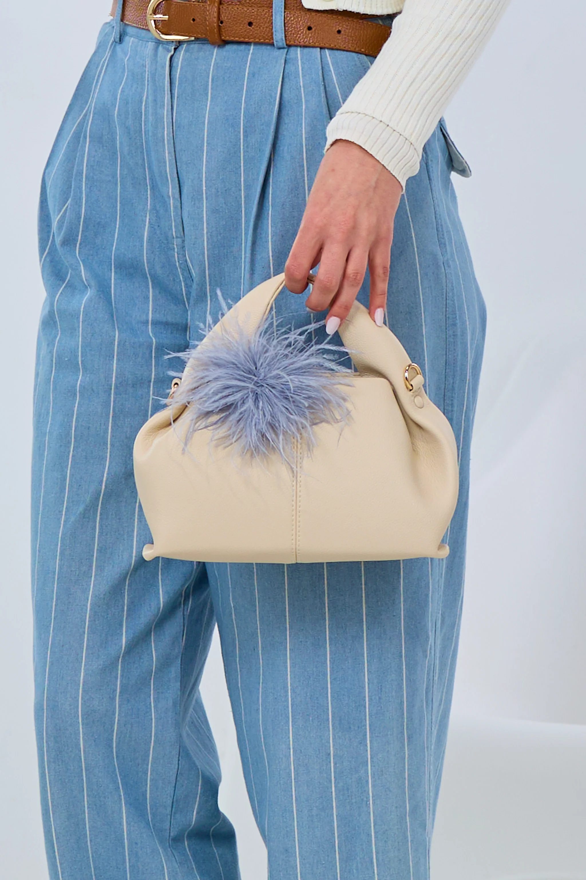 Federbrosche, hellgrau