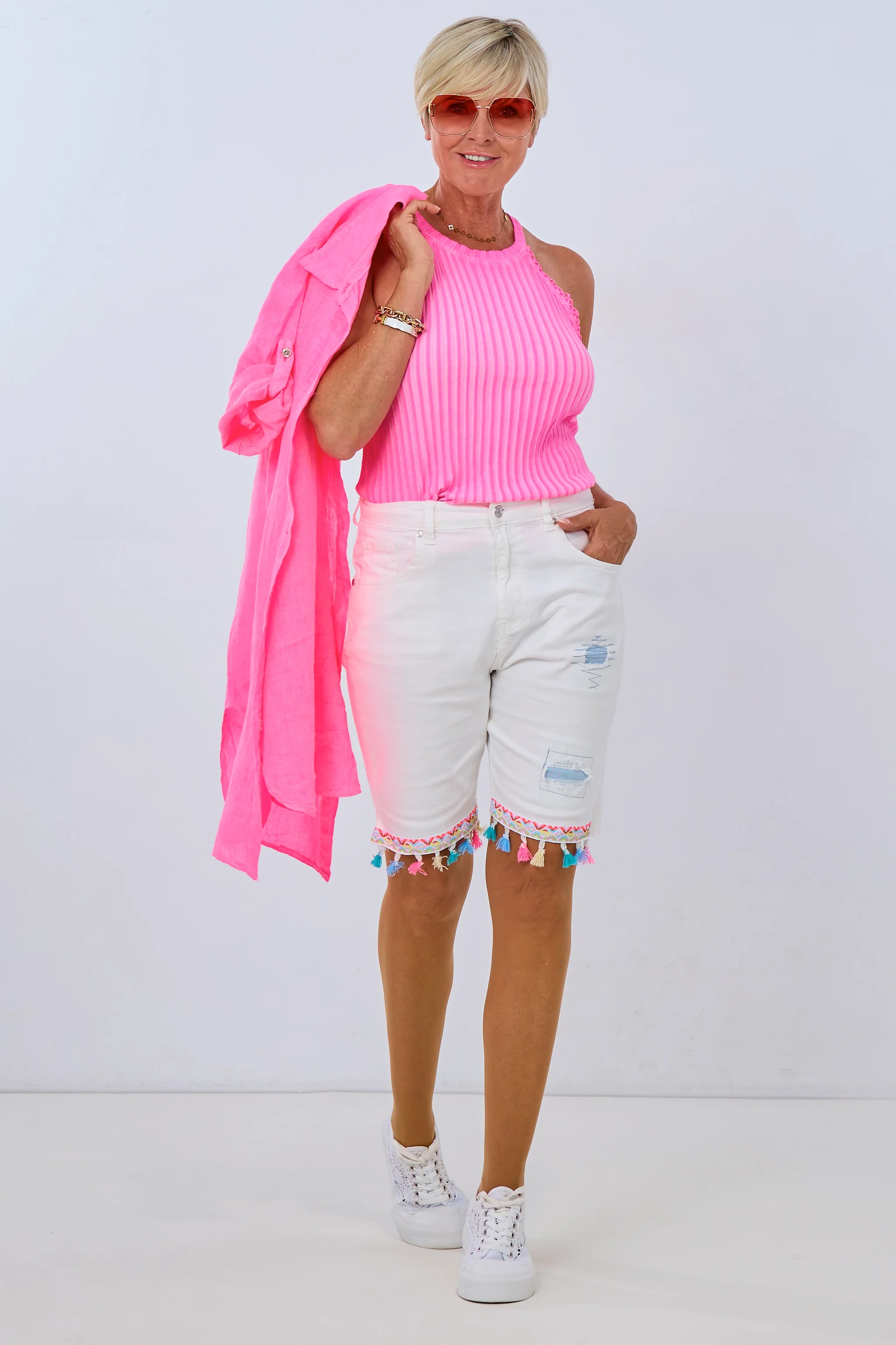 Jeans-Shorts mit Bordüre im used look, weiß