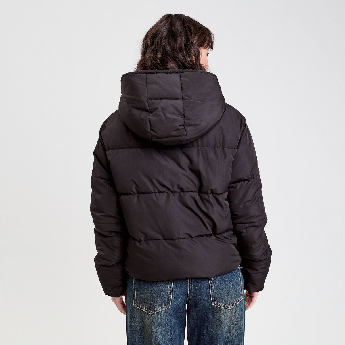 Doudoune courte bas resserré capuche noir femme