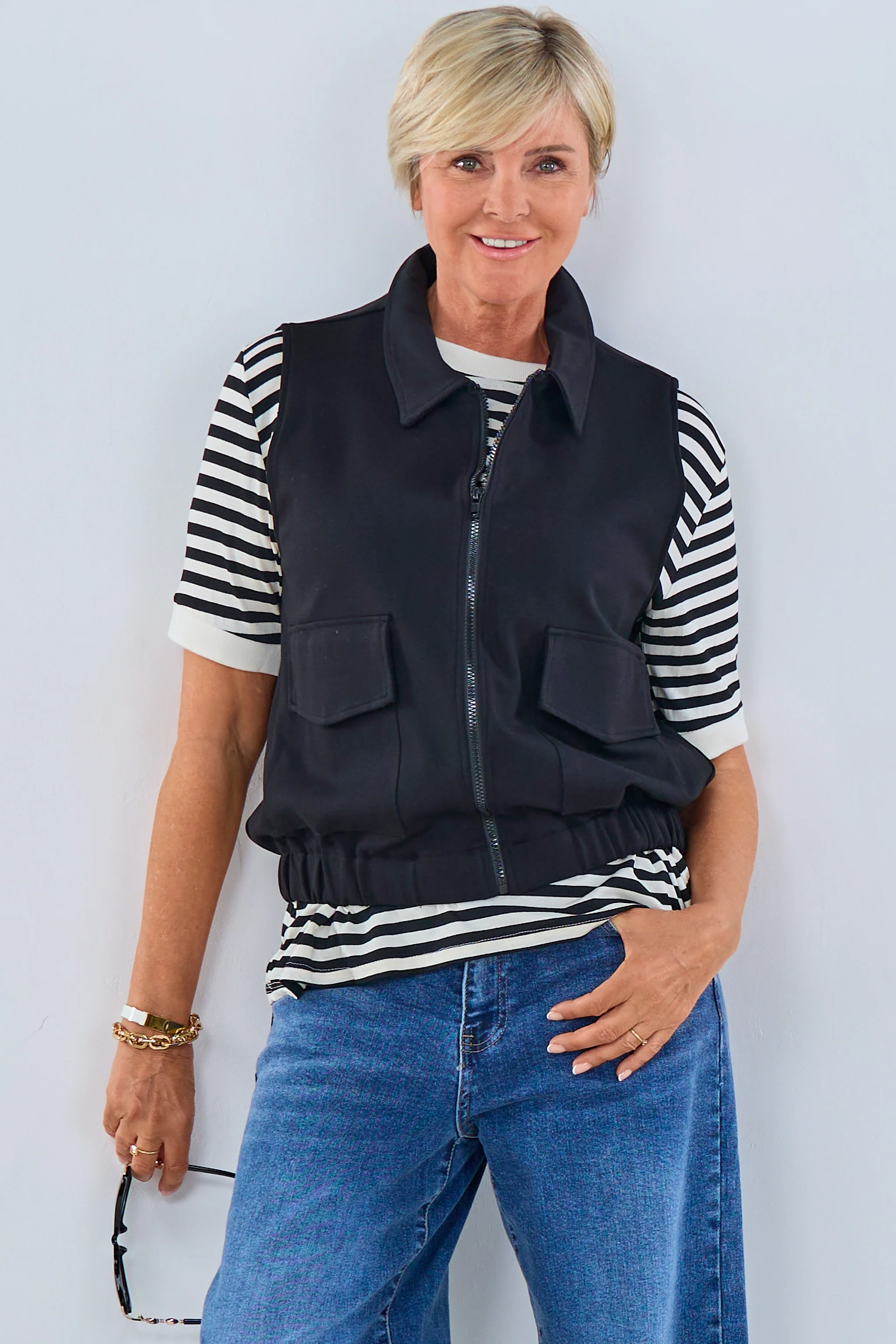 Weste mit aufgesetzten Taschen, schwarz