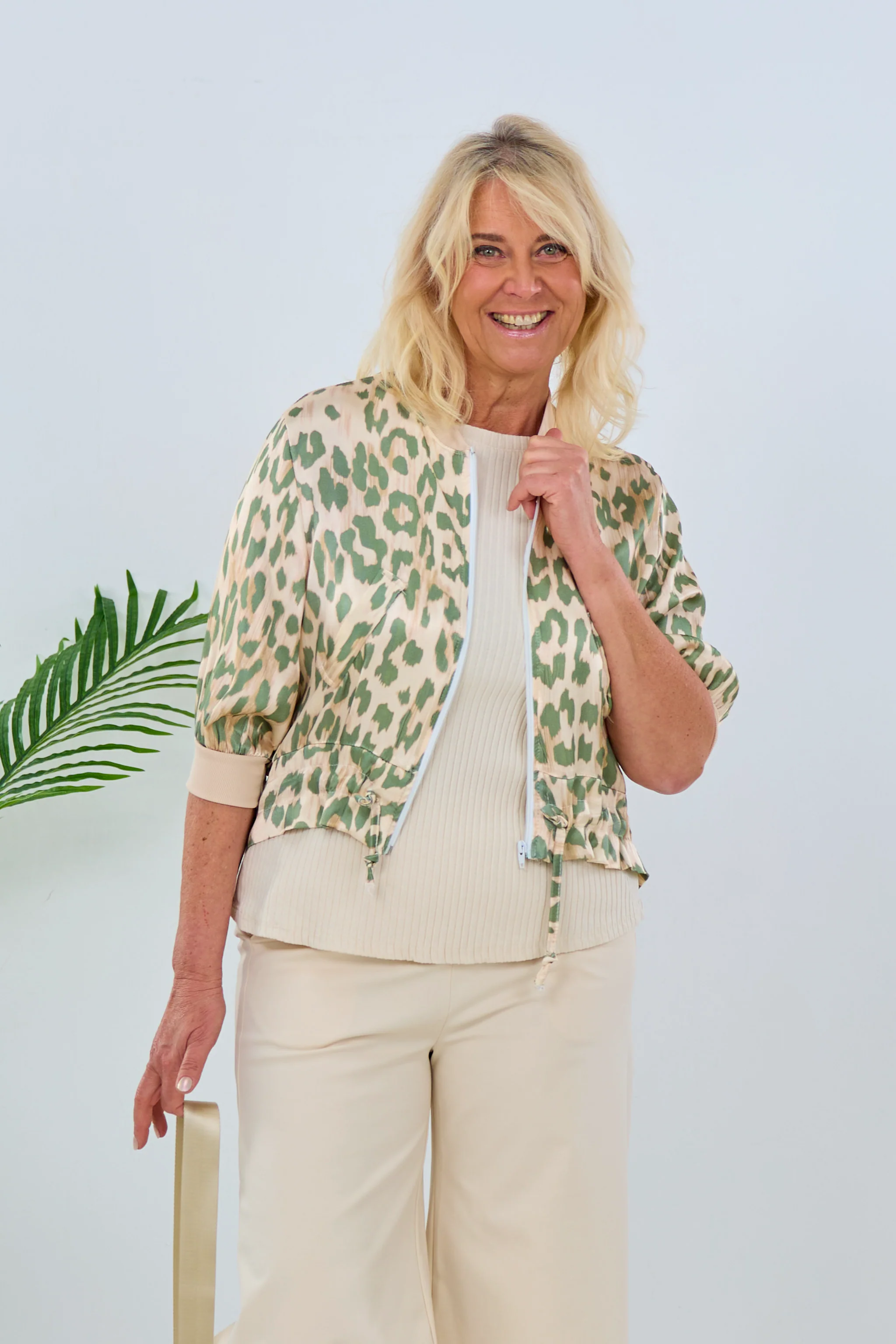 Leo Satin Blouson mit Kordelzug, lindgrün-beige