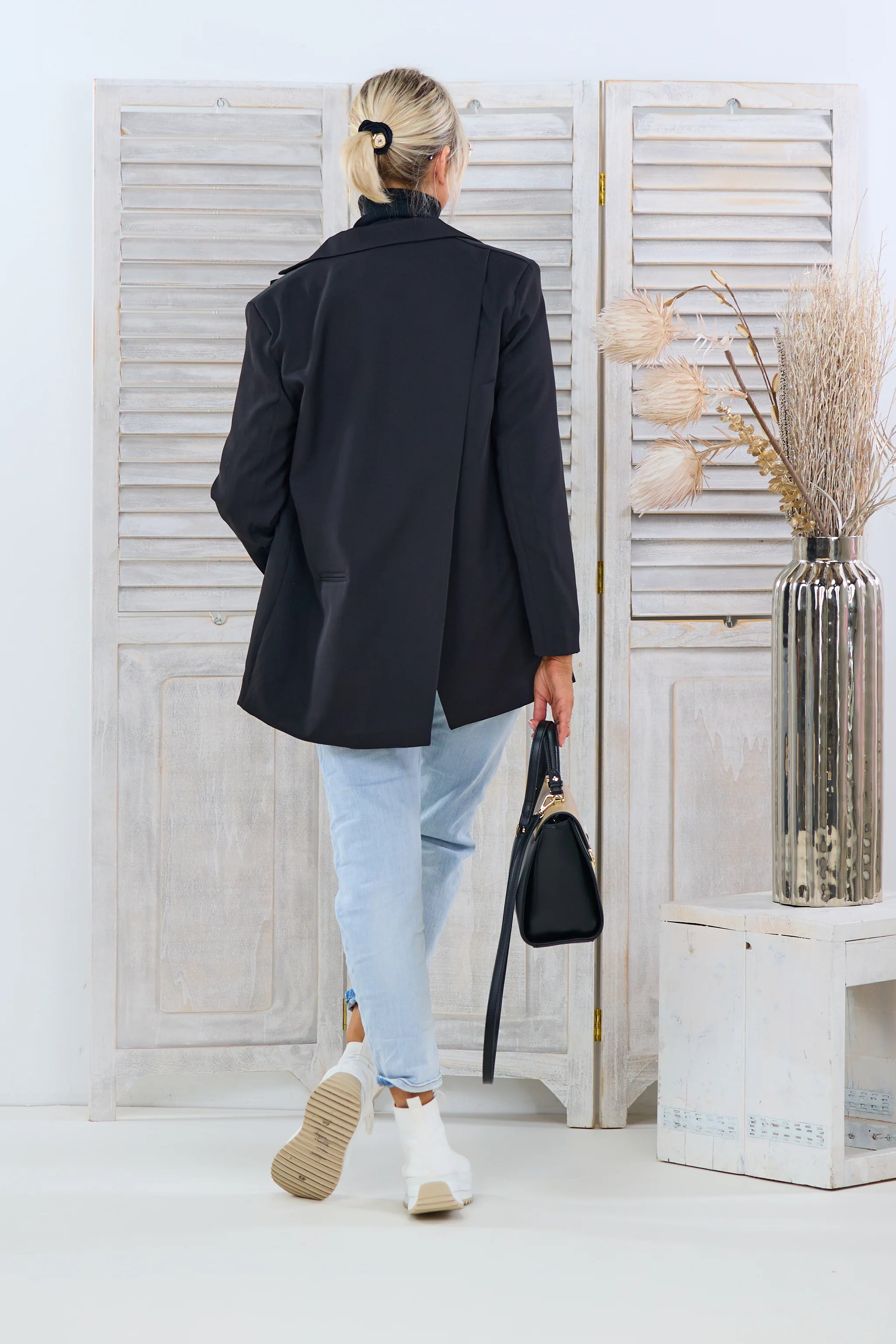 Blazer, hinten schräg geschlitzt, schwarz