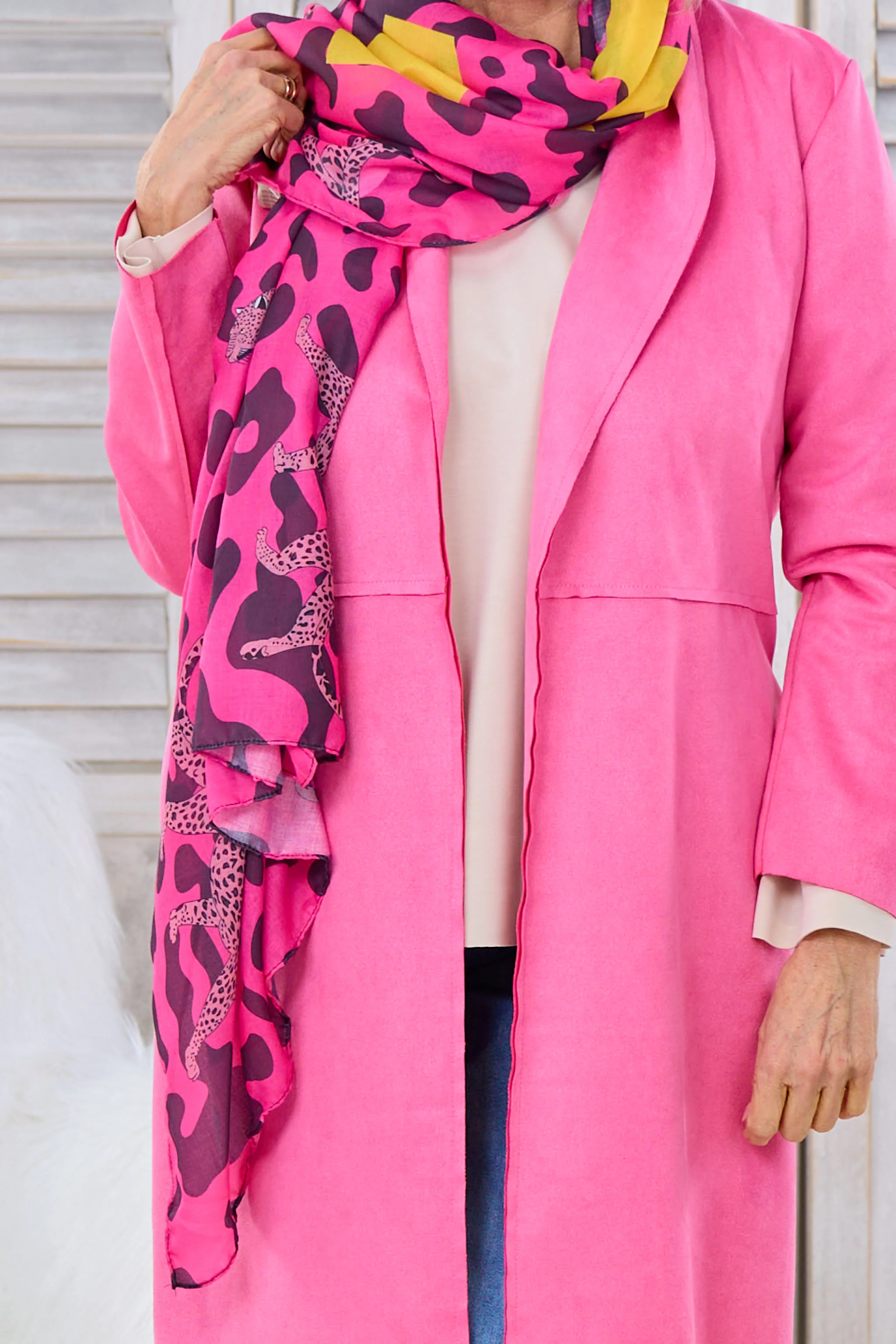 Tuch HAPPY mit Leo, pink-schwarz-gelb