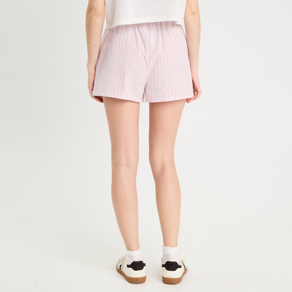 Short droit rose clair femme