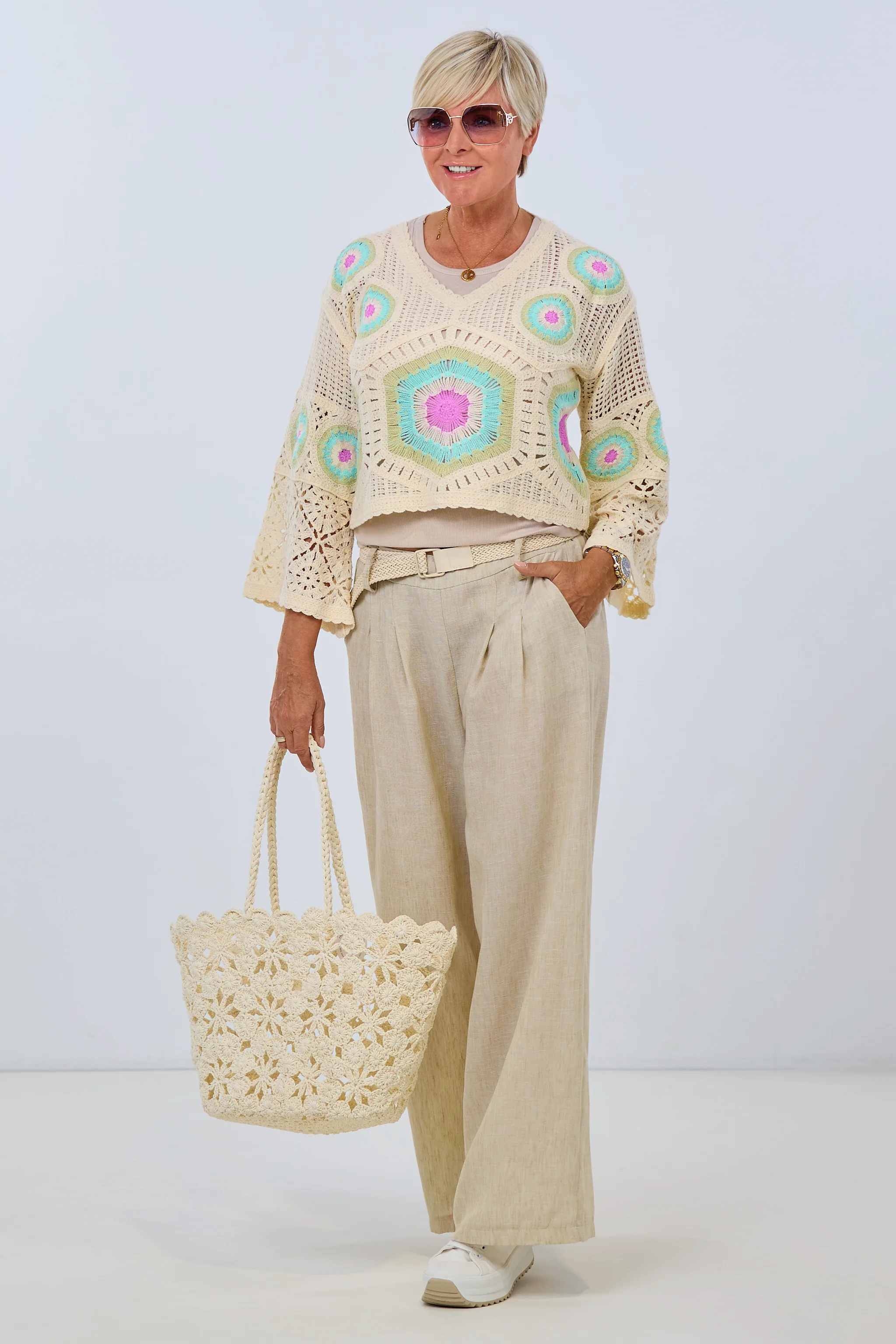 Pulli in Häkeloptik mit Mandala-Muster, creme-mint-lila