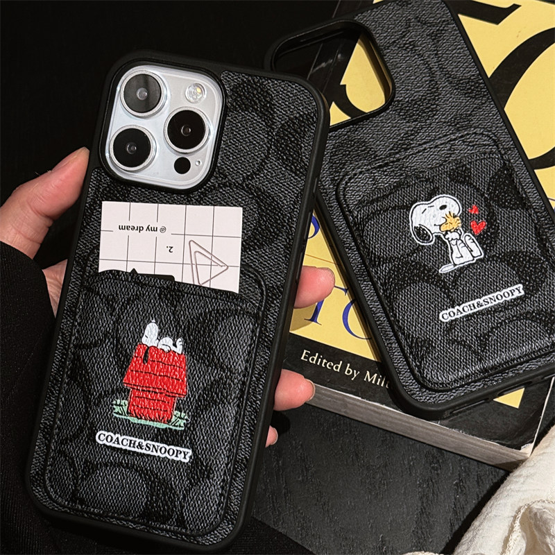 コーチ スヌーピー iphone17/16pro ケース coach iphone16e ケース ブランド iphonese2/se3 ケース お 揃い カップル iphone15/14 ケース キャラクター iphone ケース カード 収納 ハイ ブランド