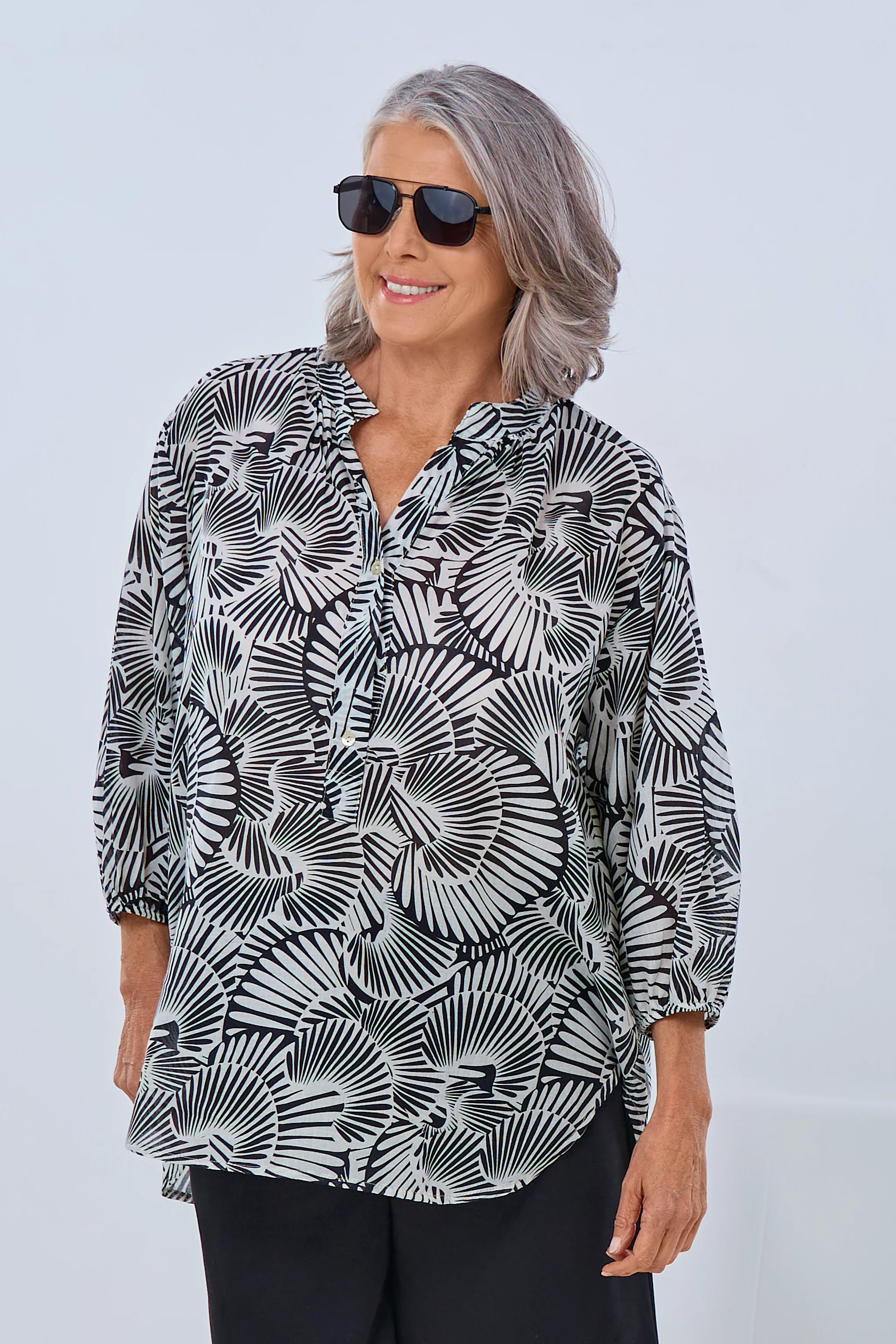 Leichte Bluse mit Fantasy-Print, schwarz-ecru