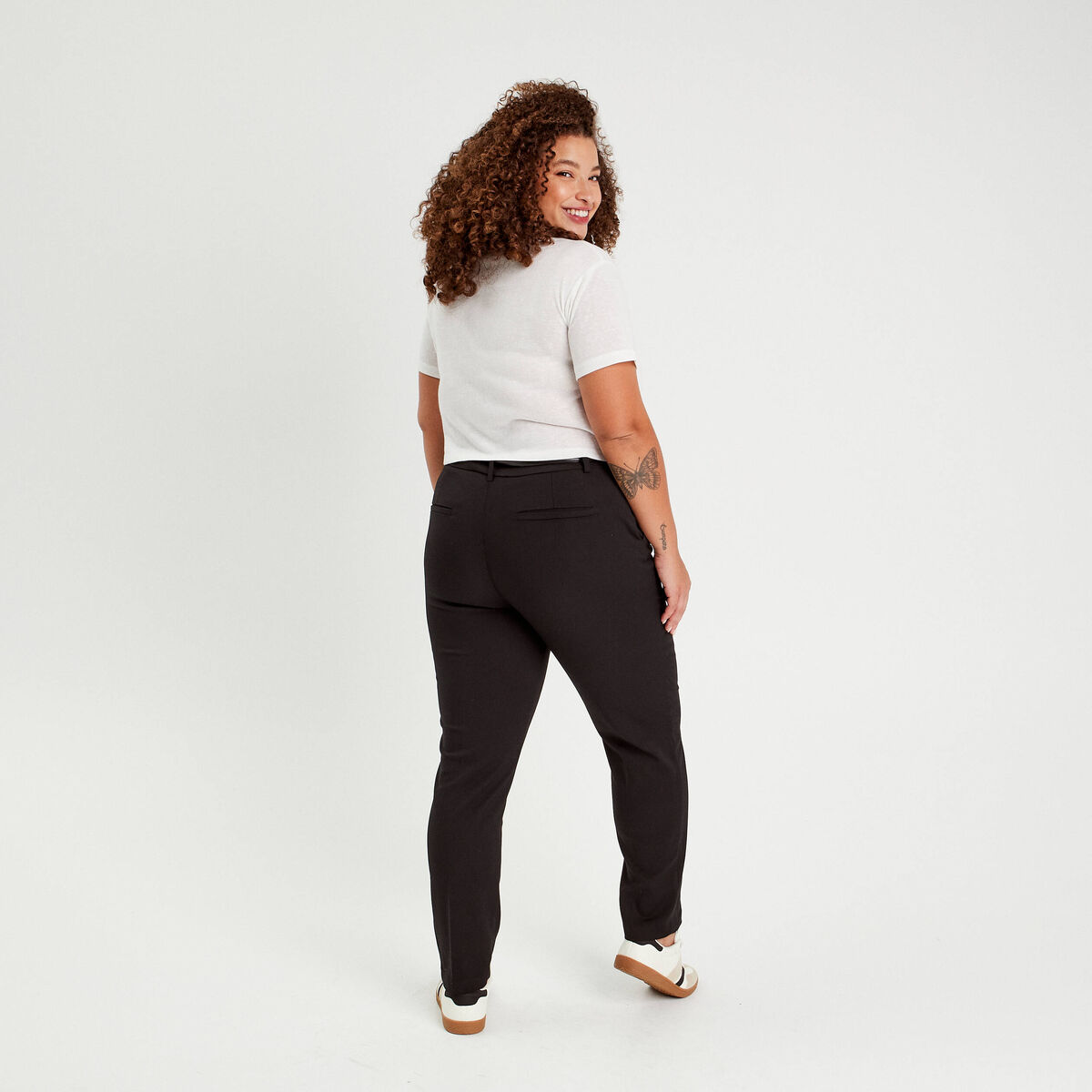 Pantalon cigarette ceinturé noir femme