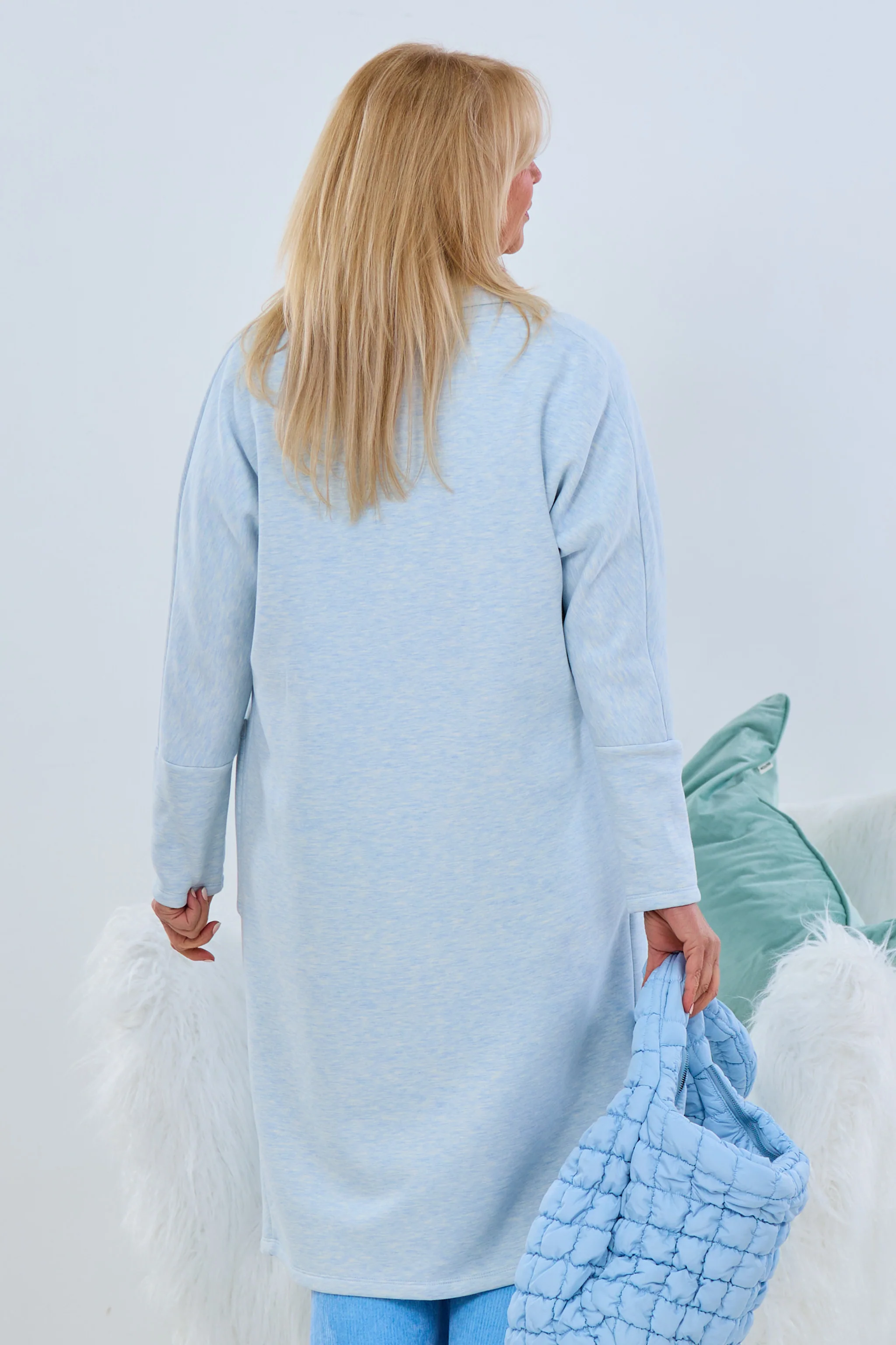 Sweaty Mantel mit großem Revers, hellblau-meliert