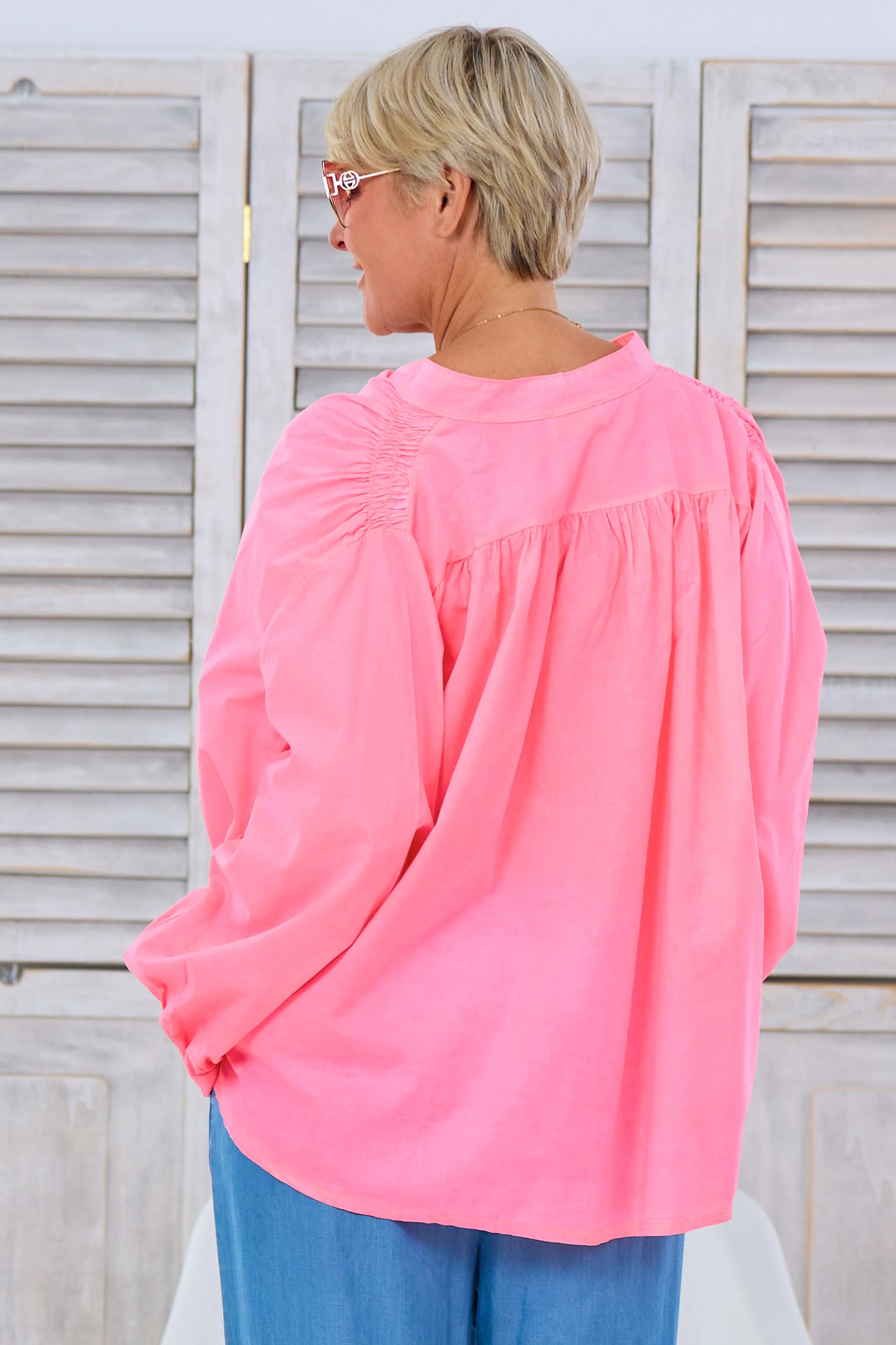 Leichte Bluse ohne Kragen, apricot