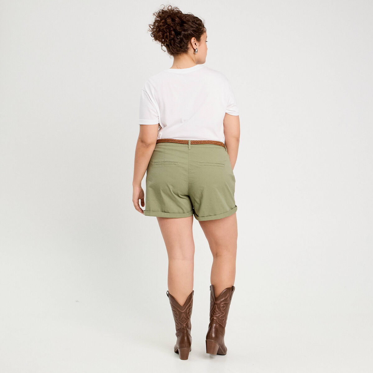 Short chino ceinturé vert kaki femme