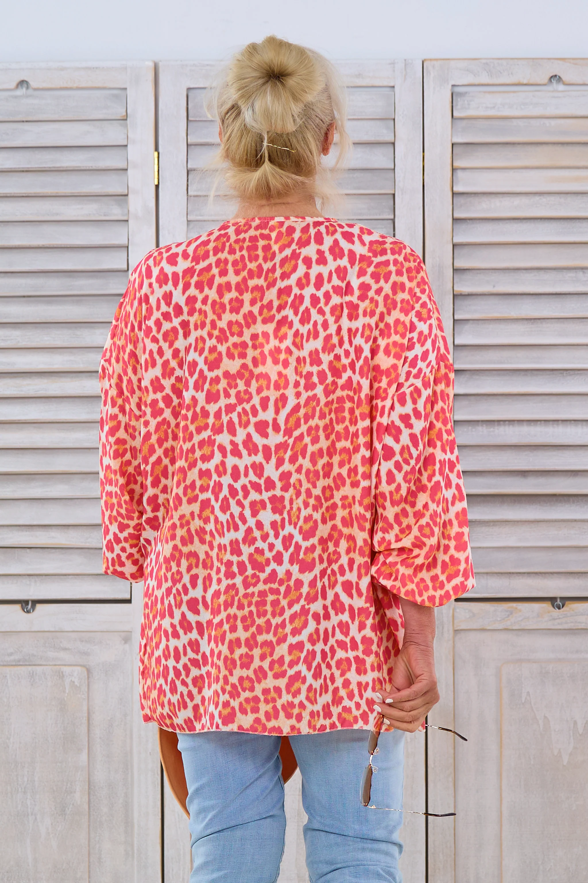 Oversized Bluse mit Leo-Muster, pink-orange-ecru
