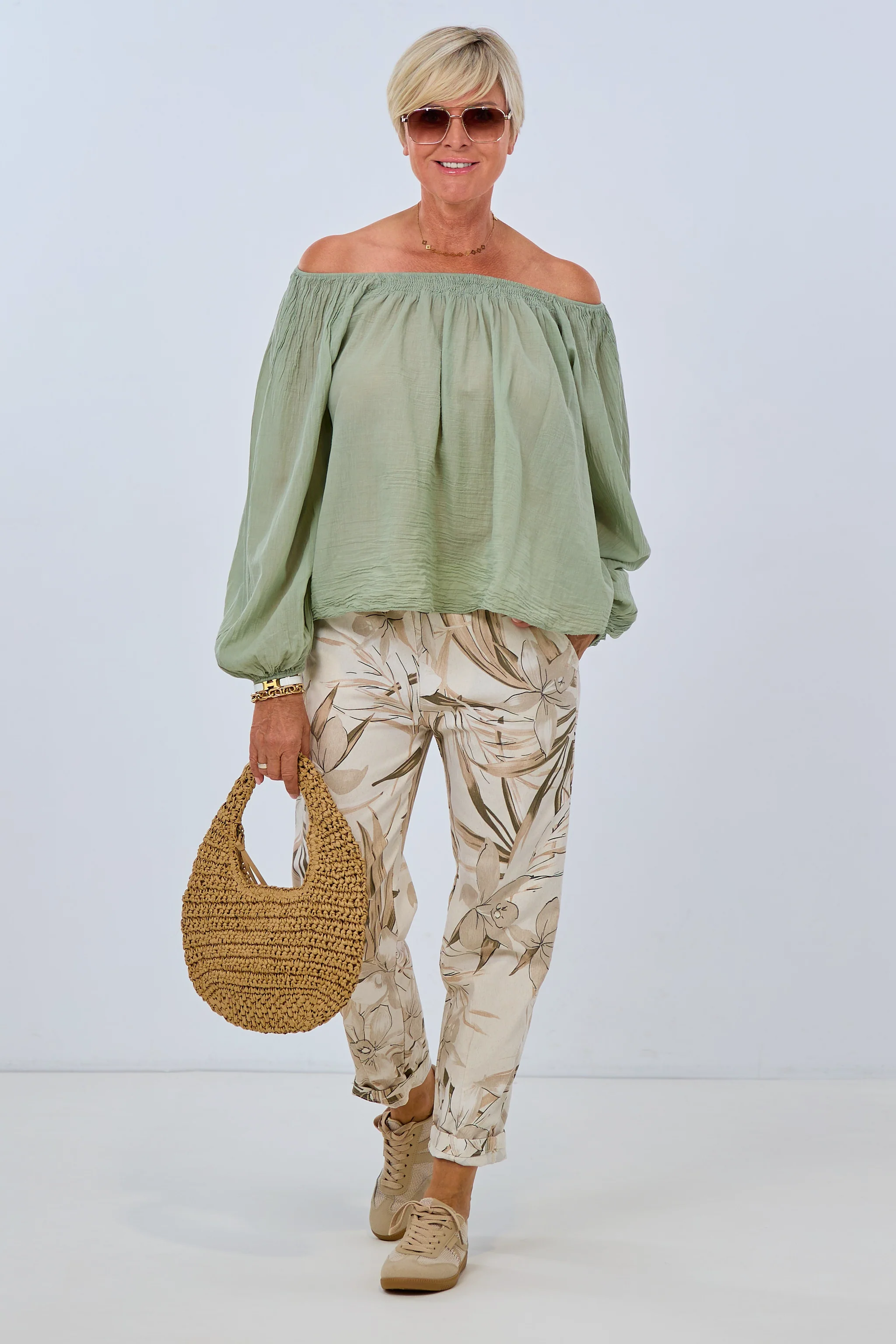 luftige Bluse mit Carmenausschnitt, oliv