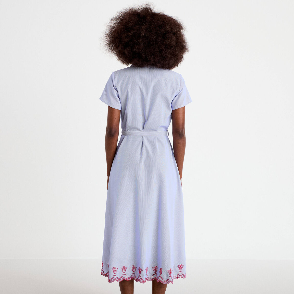 Robe longué brodée manches courtes bleu roi femme