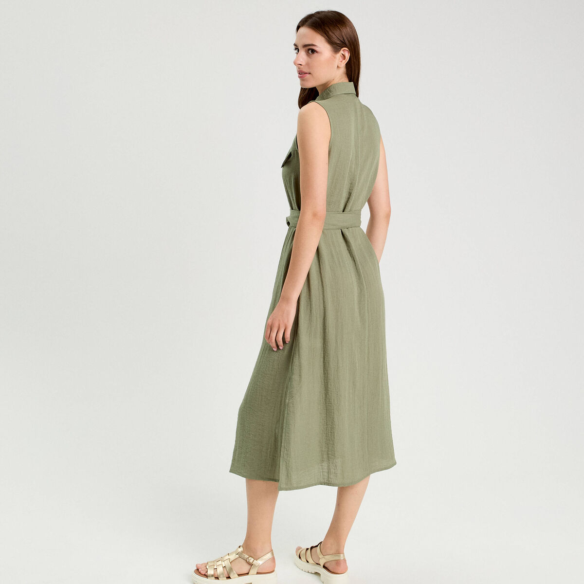 Robe longue évasée boutonnée vert kaki femme
