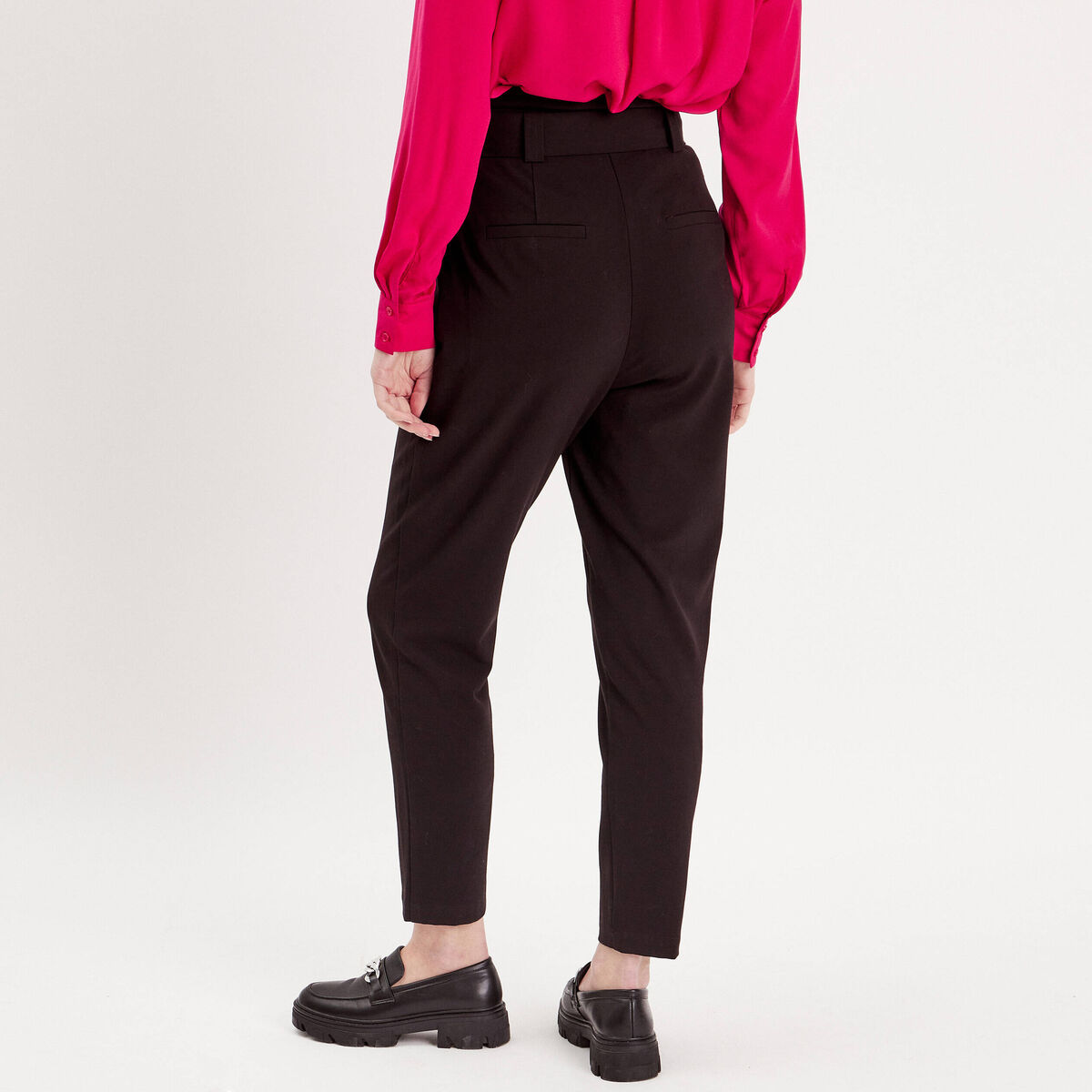 Pantalon cigarette ceinturé noir femme