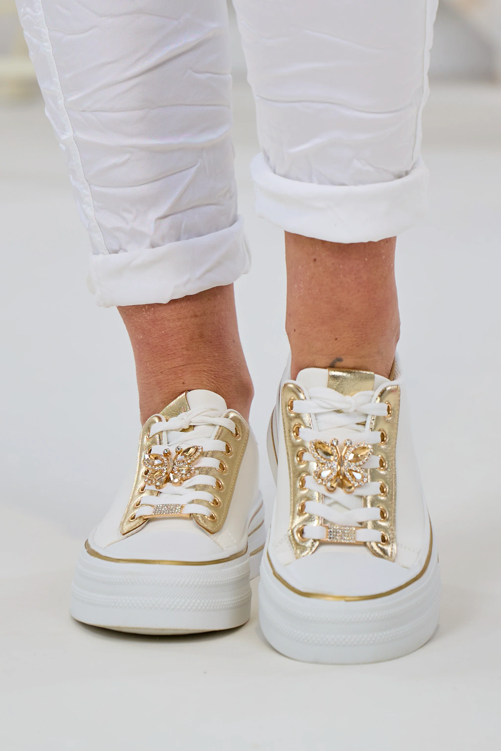 Sneaker mit Schmuckelementen, weiß-gold