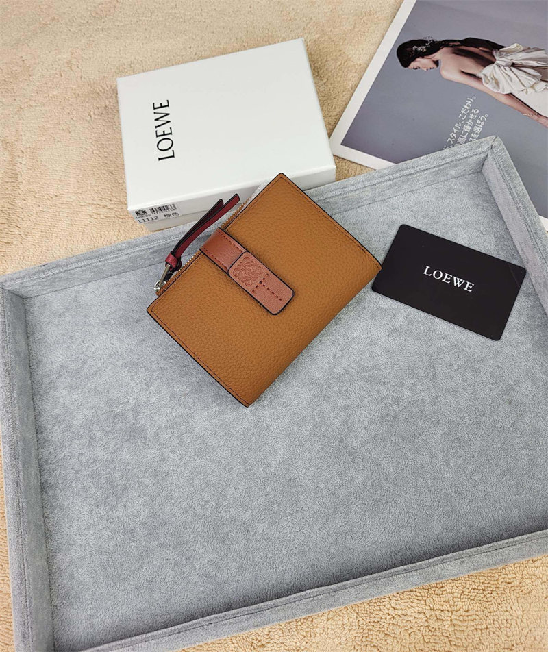 財布 ロエベ コンパクト ウォレット ブランド loewe 財布 レディース メンズ 30 代 40 代 レザー ウォレット ハイ ブランド プレゼントおすすめ