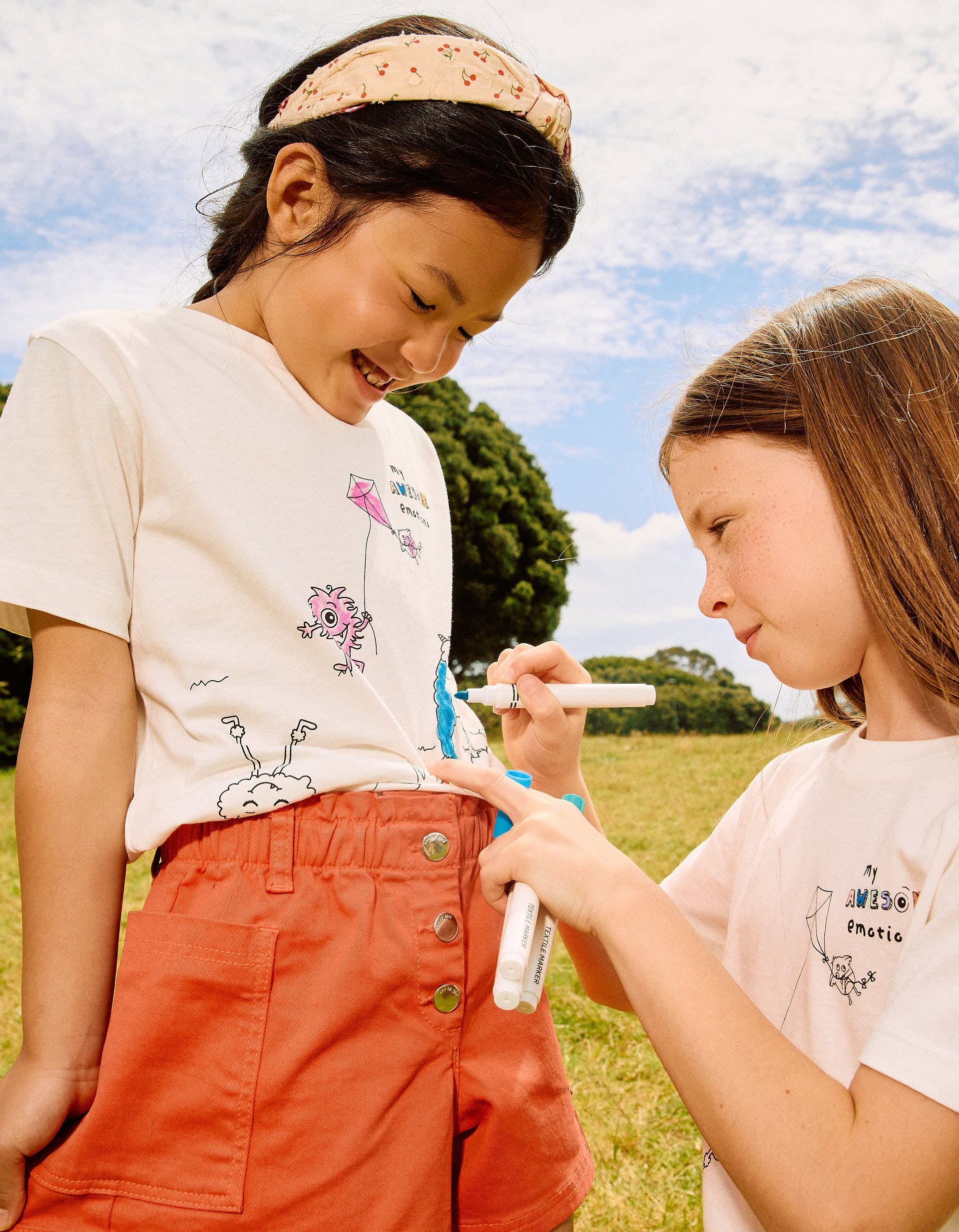 T-shirt with monsters of emotions for colouring & markers for children