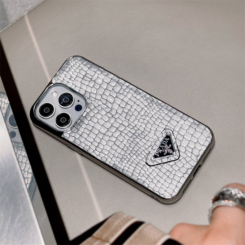 プラダ iphone17/17pro ケース パイソン 型押し prada スマホケース メッキ iphone16/15proケース ブランド コピー iphone14/13ケース お揃い iphone12/12プロ ケース かわいい ブランド