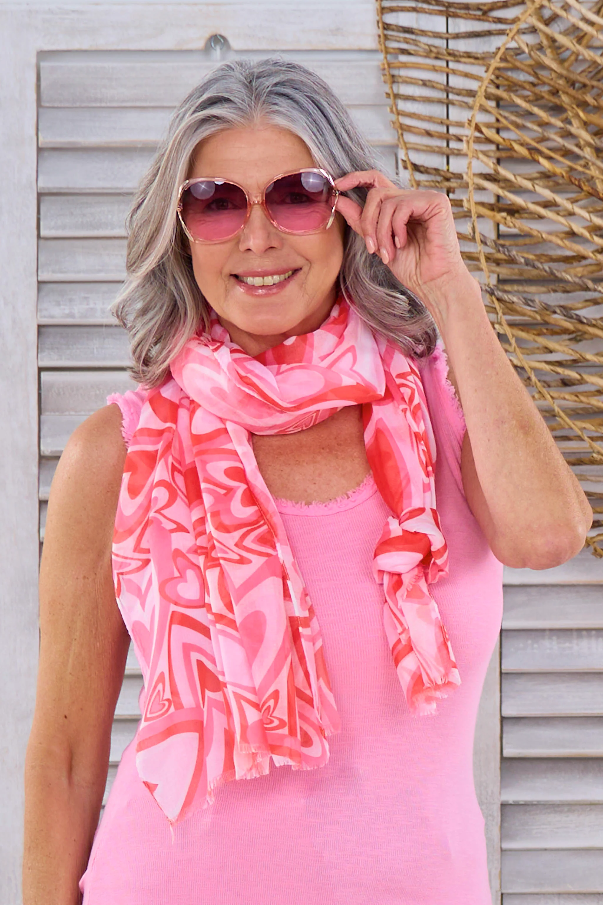 Feines Tuch mit Herzchen, rosa-rot