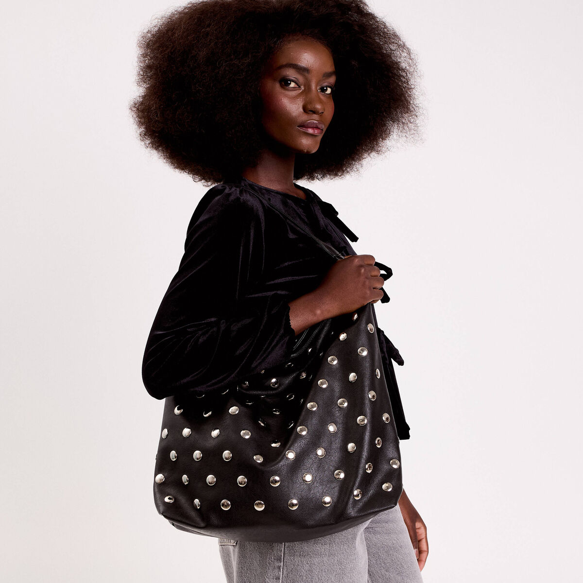 Sac avec détails cloutés noir femme