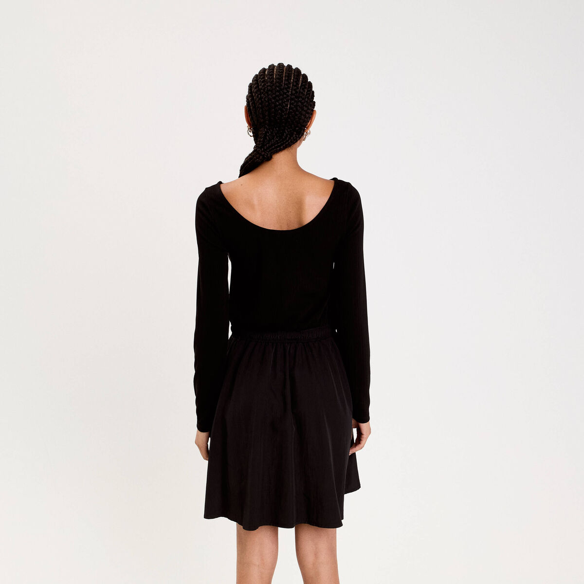 Robe courte droite col bateau noir femme