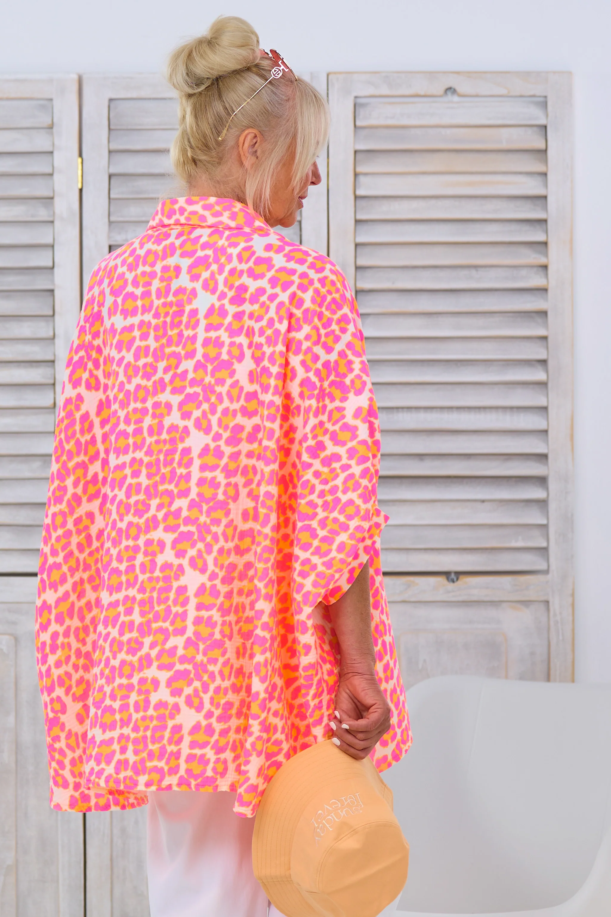 oversized Musselin Bluse mit Leo-Muster, pink-orange-ecru