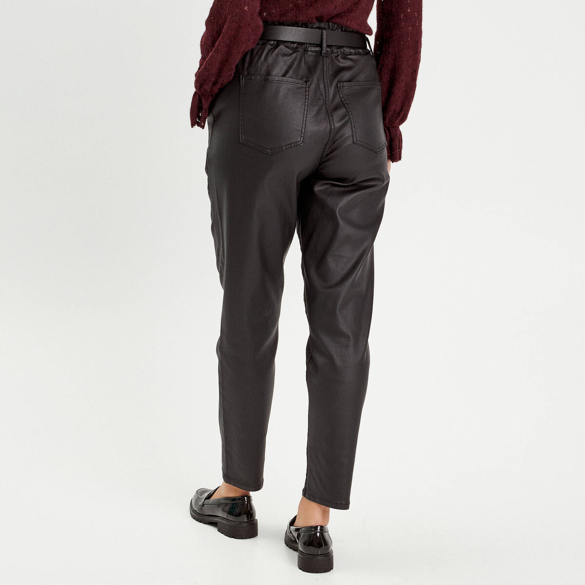 Pantalon slouchy enduit 7/8ème noir femme