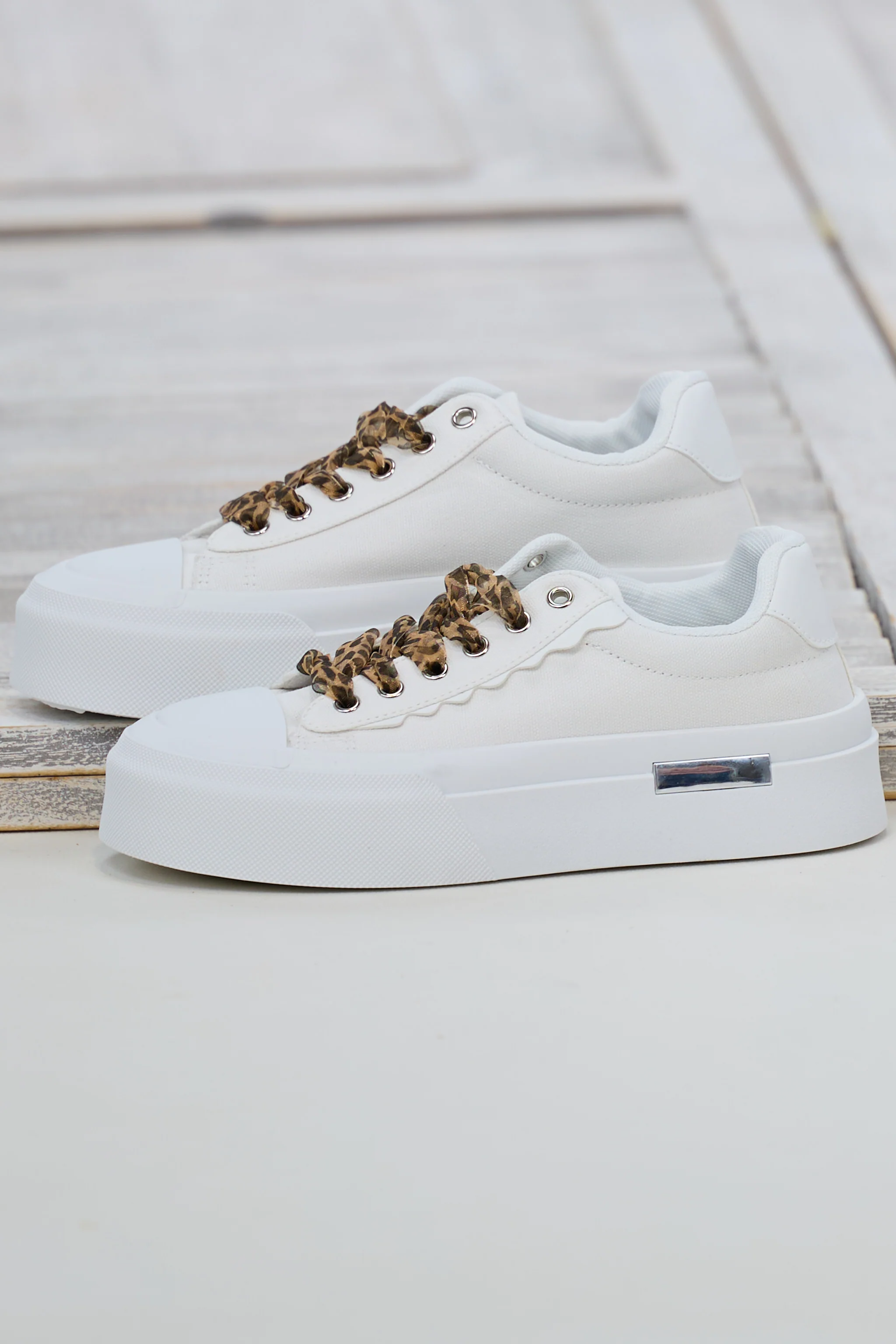 Sneaker mit Leo-Schnürung, weiß