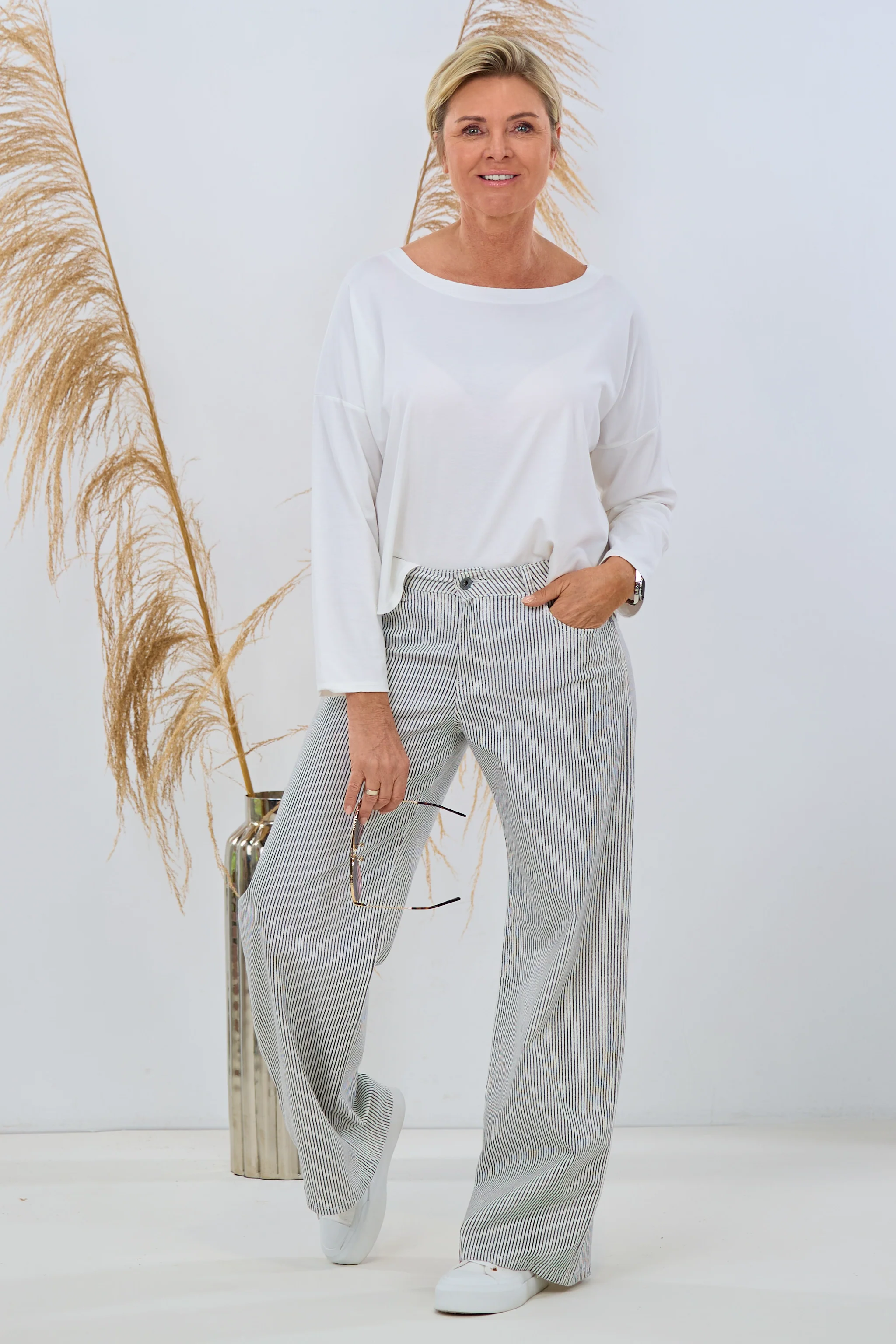 Five-Pocket Hose gestreift, schwarz-weiß