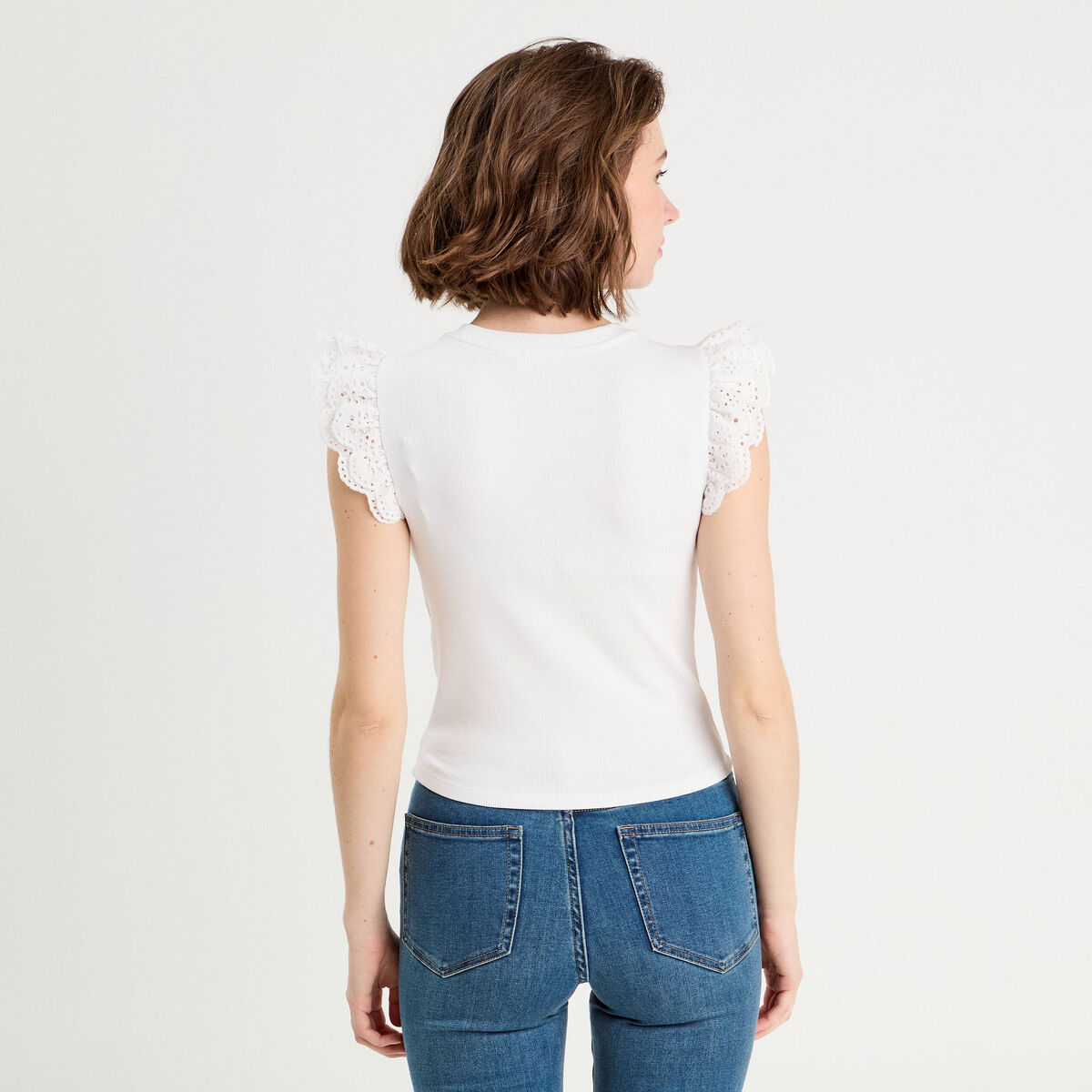 Débardeur volants brodés blanc femme