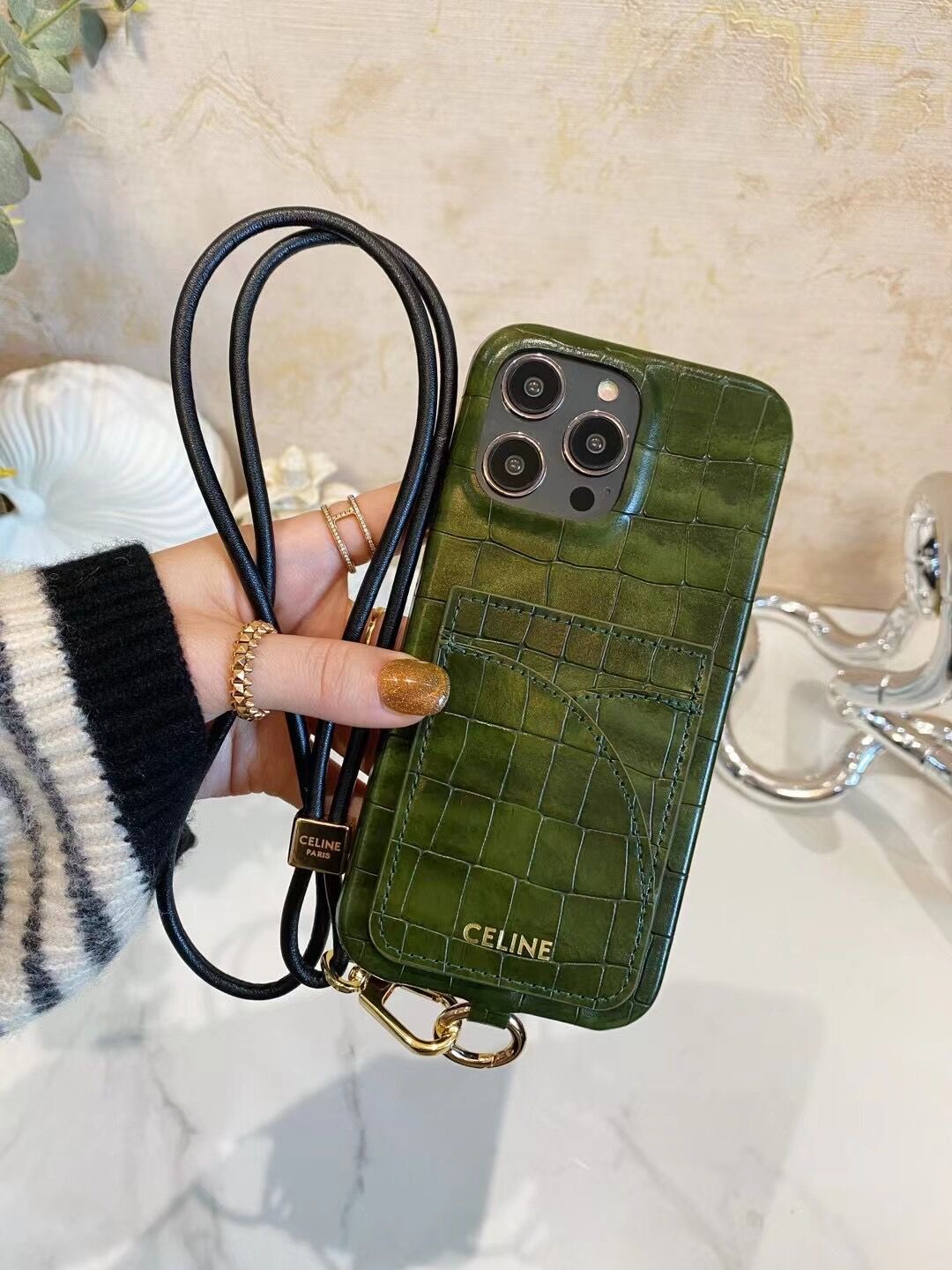 iphone16/15/15pro ケース セリーヌ celine スマホケース iphone14/13pro ケース ストラップ 付き ブランド iphone ケース 本 革 ハイブランド アイフォン12/11ケース