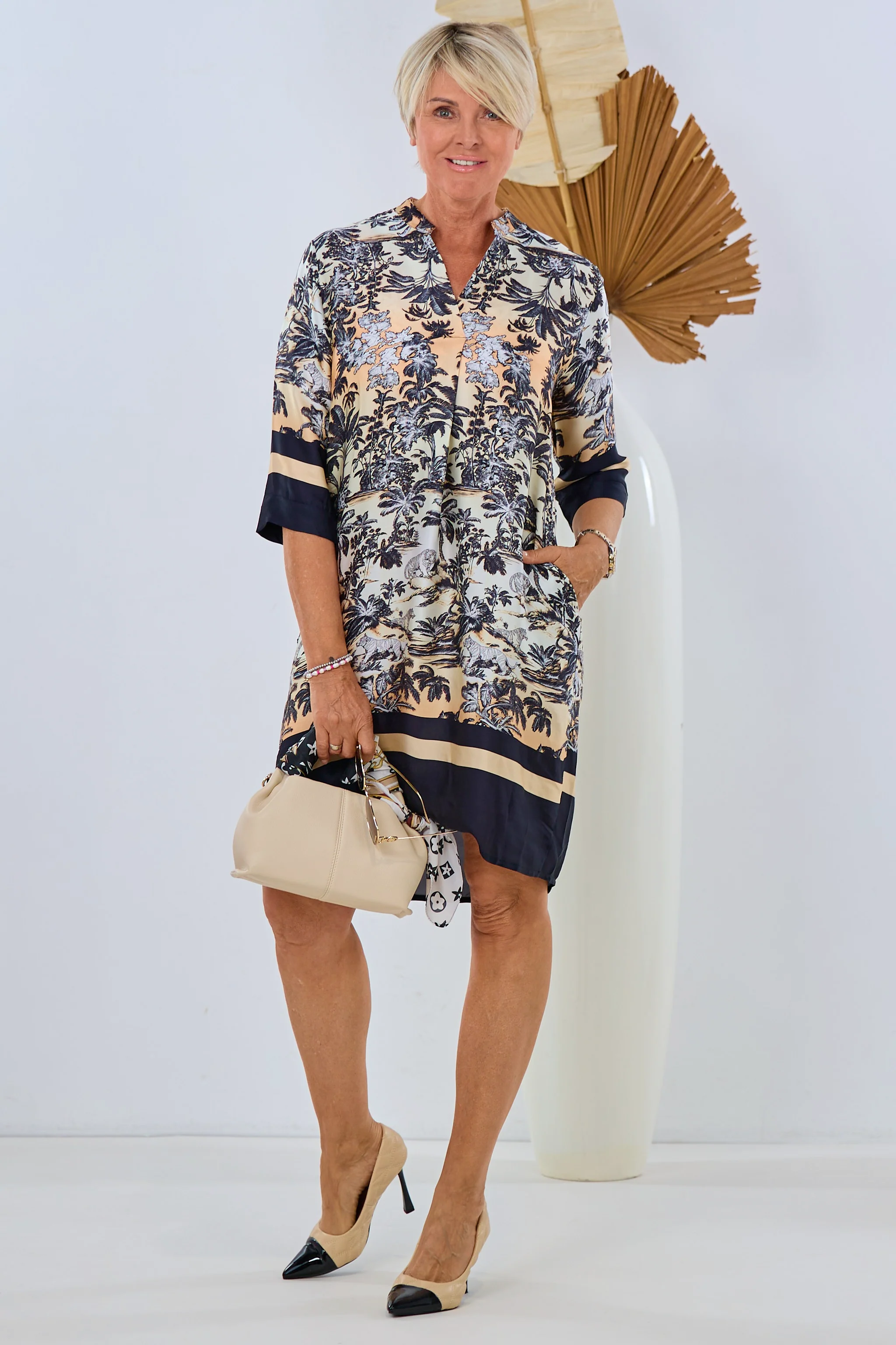 Satinkleid mit Dschungel-Print, schwarz-creme