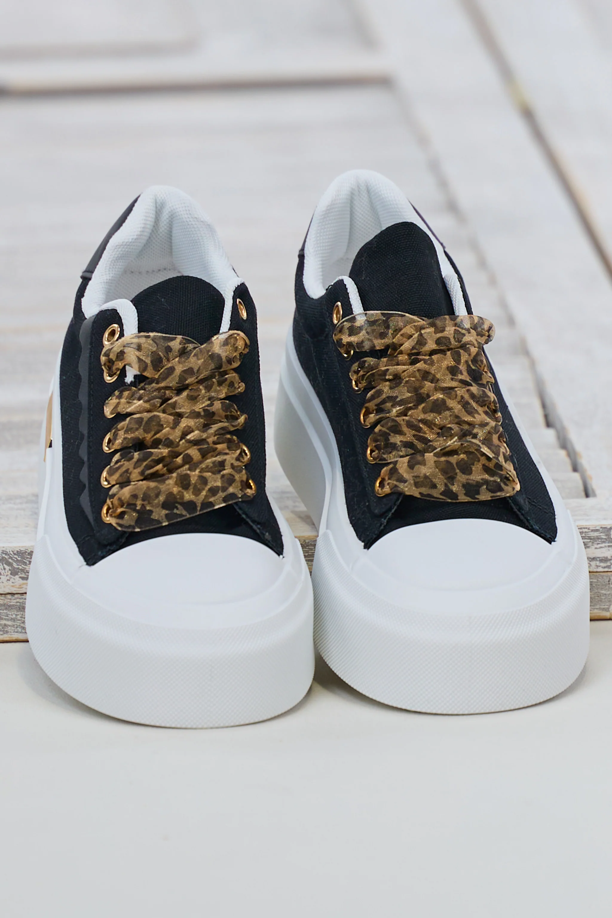 Sneaker mit Leo-Schnürung, schwarz-weiß