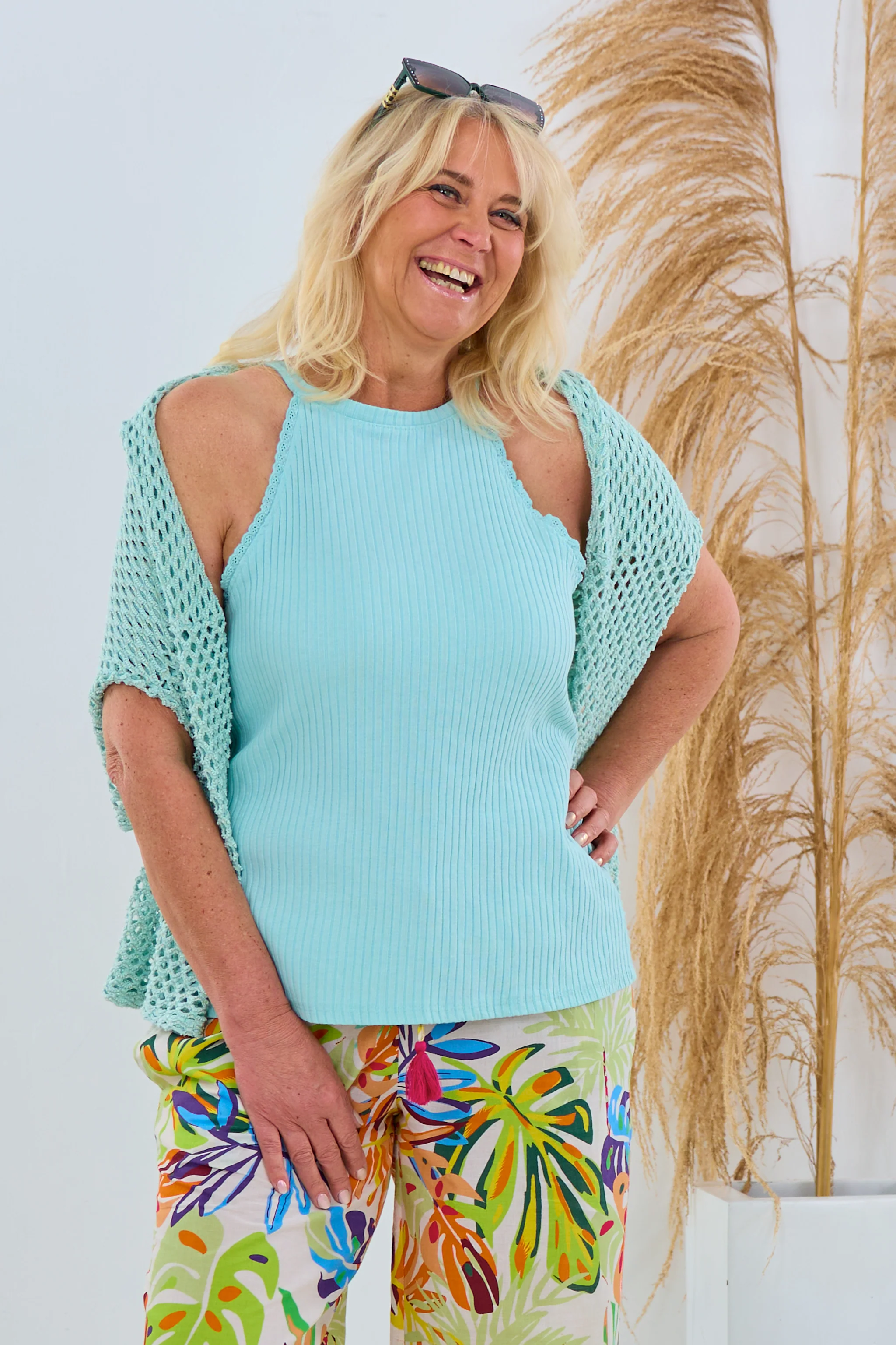 Ripp Top mit Spitzenbordüre, türkis