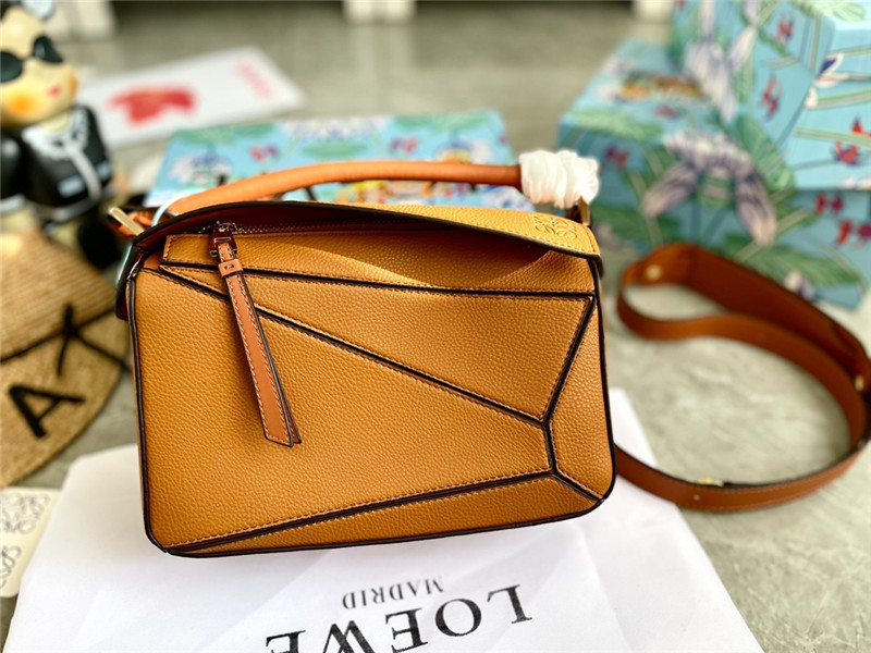 ロエベ パズル バッグ スモール LOEWE ショルダー バック 2way ハイ ブランド ポシェット かわいい カバン 斜 めがけ 激安