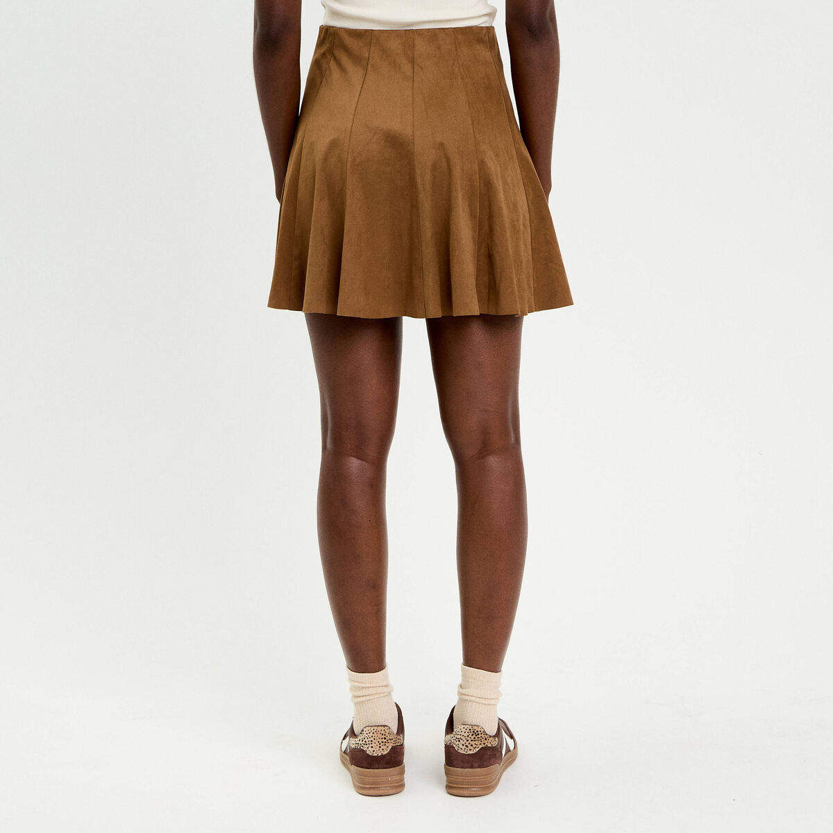 Jupe courte évasée aspect daim marron foncé femme