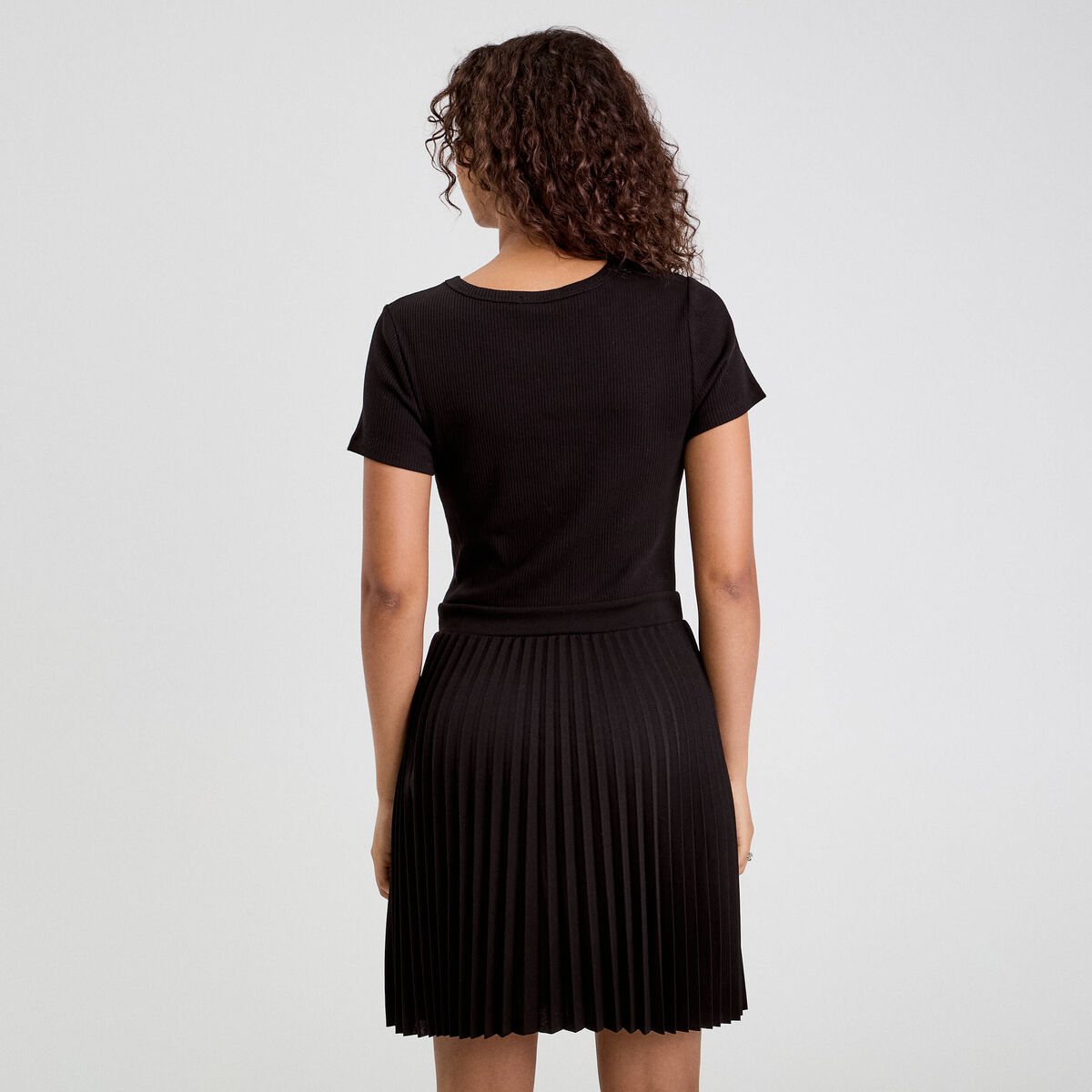 Robe droite plissée noir femme